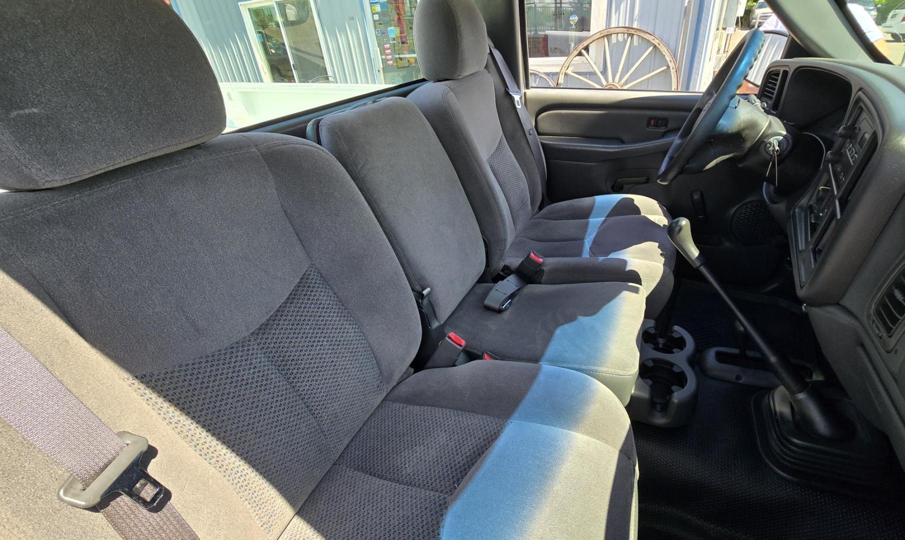 2007 White /Gray Chevrolet Silverado Classic 1500 Work Truck (1GCEK14X07Z) with an 4.3L V6 OHV 12V engine, 5 Speed Manual Transmission transmission, located at 450 N Russell, Missoula, MT, 59801, (406) 543-6600, 46.874496, -114.017433 - Photo#13