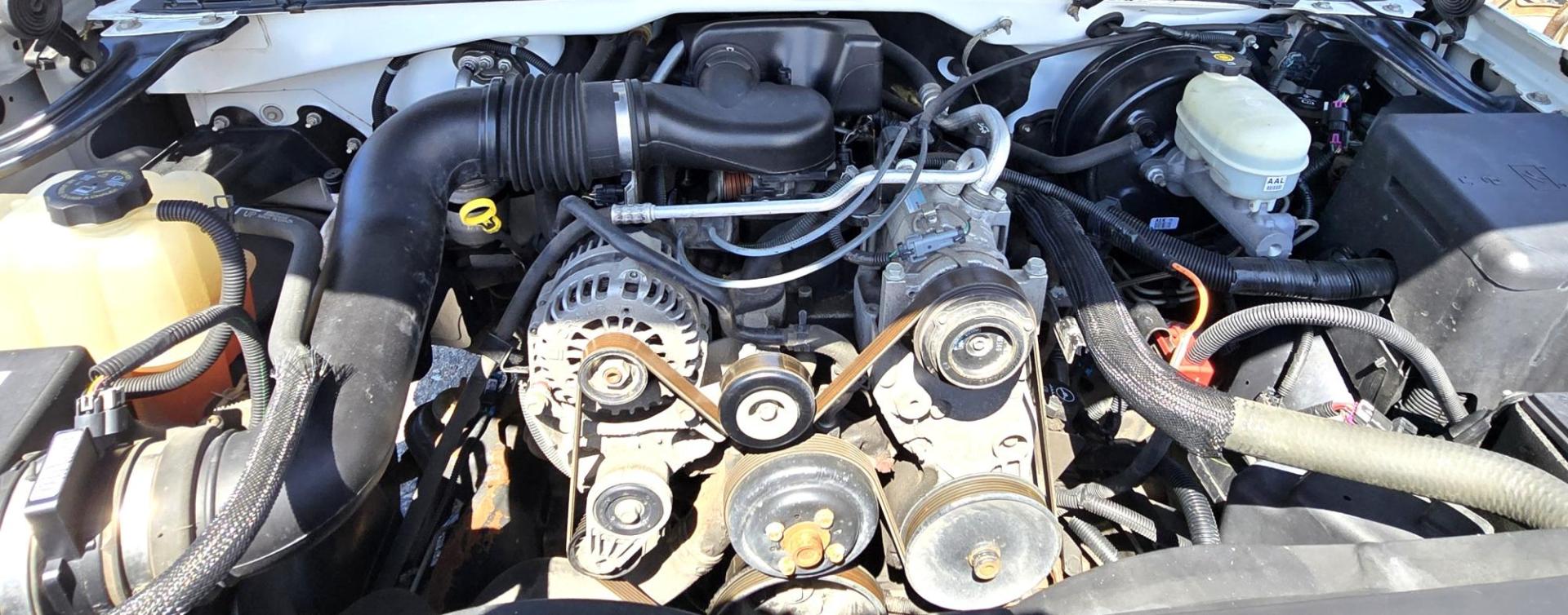 2007 White /Gray Chevrolet Silverado Classic 1500 Work Truck (1GCEK14X07Z) with an 4.3L V6 OHV 12V engine, 5 Speed Manual Transmission transmission, located at 450 N Russell, Missoula, MT, 59801, (406) 543-6600, 46.874496, -114.017433 - Photo#14