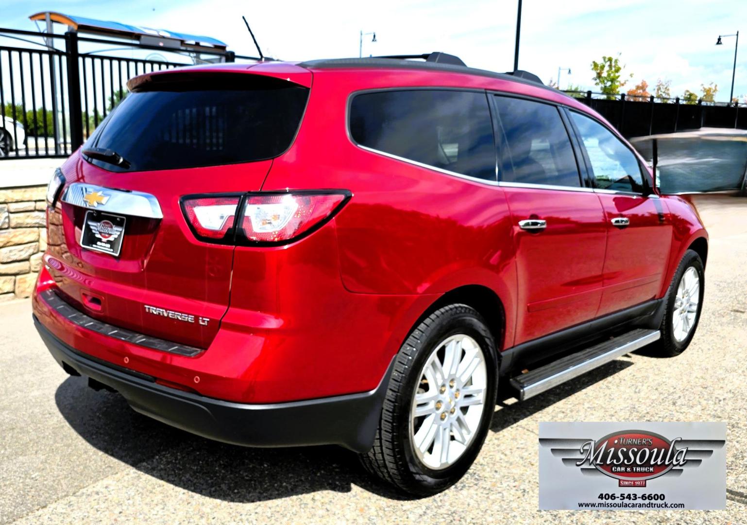 2014 Red /Gray Chevrolet Traverse 1LT AWD (1GNKVGKD7EJ) with an 3.6L V6 DOHC 24V engine, 6-Speed Automatic transmission, located at 450 N Russell, Missoula, MT, 59801, (406) 543-6600, 46.874496, -114.017433 - Photo#4