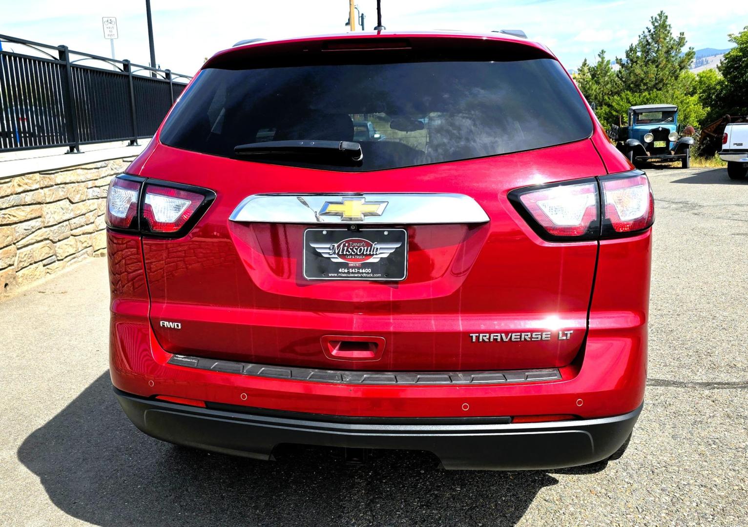 2014 Red /Gray Chevrolet Traverse 1LT AWD (1GNKVGKD7EJ) with an 3.6L V6 DOHC 24V engine, 6-Speed Automatic transmission, located at 450 N Russell, Missoula, MT, 59801, (406) 543-6600, 46.874496, -114.017433 - Photo#10