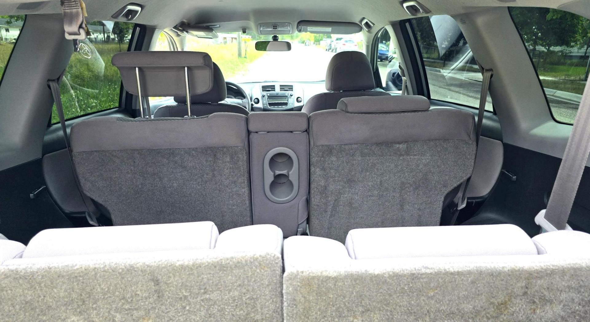 2006 Green /Gray Toyota RAV4 Base I4 4WD (JTMBD35VX65) with an 2.4L L4 DOHC 16V engine, 4-Speed Automatic transmission, located at 450 N Russell, Missoula, MT, 59801, (406) 543-6600, 46.874496, -114.017433 - Clean Little AWD SUV. 3rd Row Seating. 2.4L I4 Engine. Automatic Transmission. Air. Cruise. Tilt. AM FM CD Player. Power Windows and Locks. Clean Title and Carfax. We Finance through local Credit Unions. We do NOT offer In House (Buy Here Pay Here) Financing - Photo#9