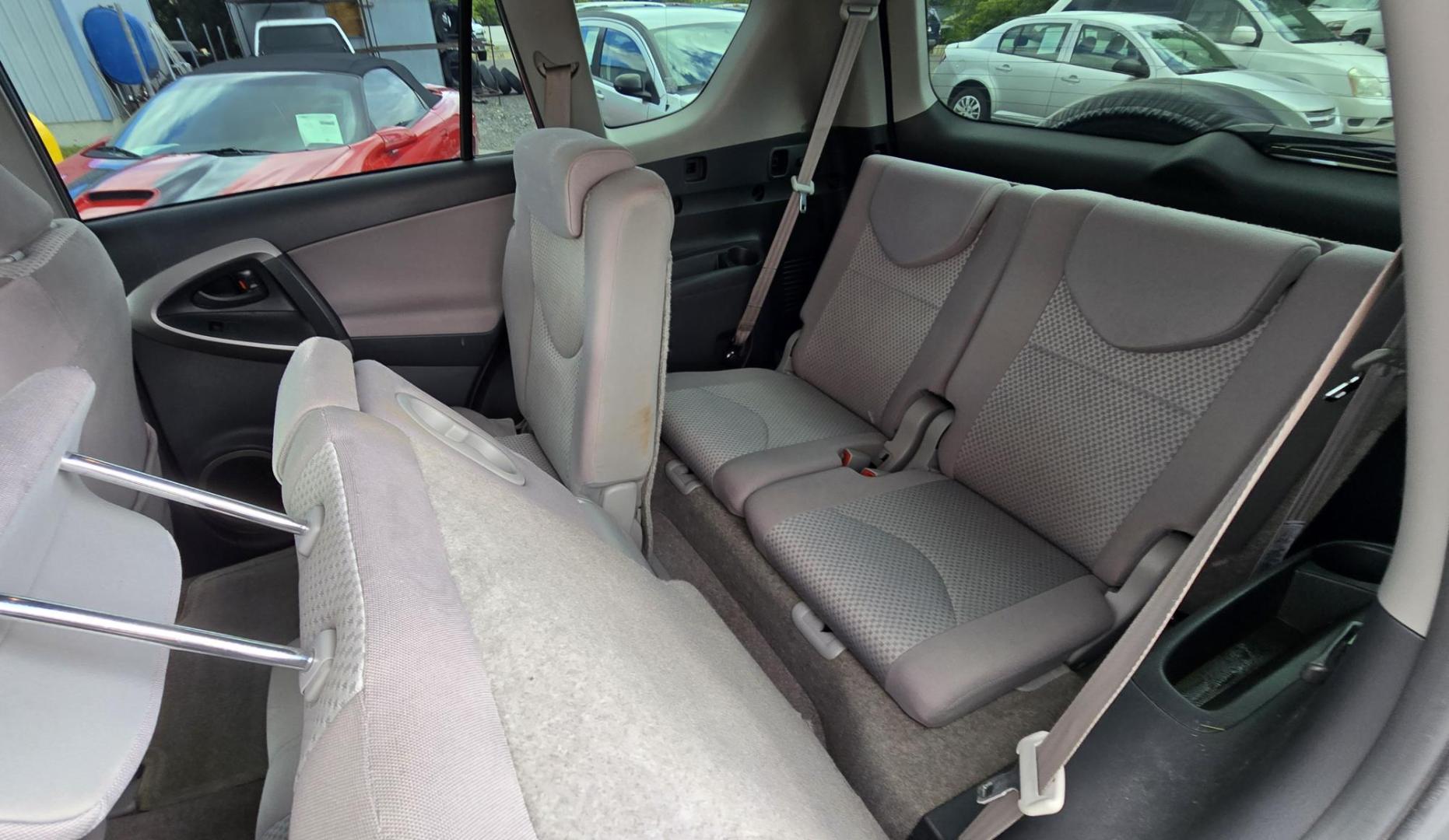 2006 Green /Gray Toyota RAV4 Base I4 4WD (JTMBD35VX65) with an 2.4L L4 DOHC 16V engine, 4-Speed Automatic transmission, located at 450 N Russell, Missoula, MT, 59801, (406) 543-6600, 46.874496, -114.017433 - Clean Little AWD SUV. 3rd Row Seating. 2.4L I4 Engine. Automatic Transmission. Air. Cruise. Tilt. AM FM CD Player. Power Windows and Locks. Clean Title and Carfax. We Finance through local Credit Unions. We do NOT offer In House (Buy Here Pay Here) Financing - Photo#15