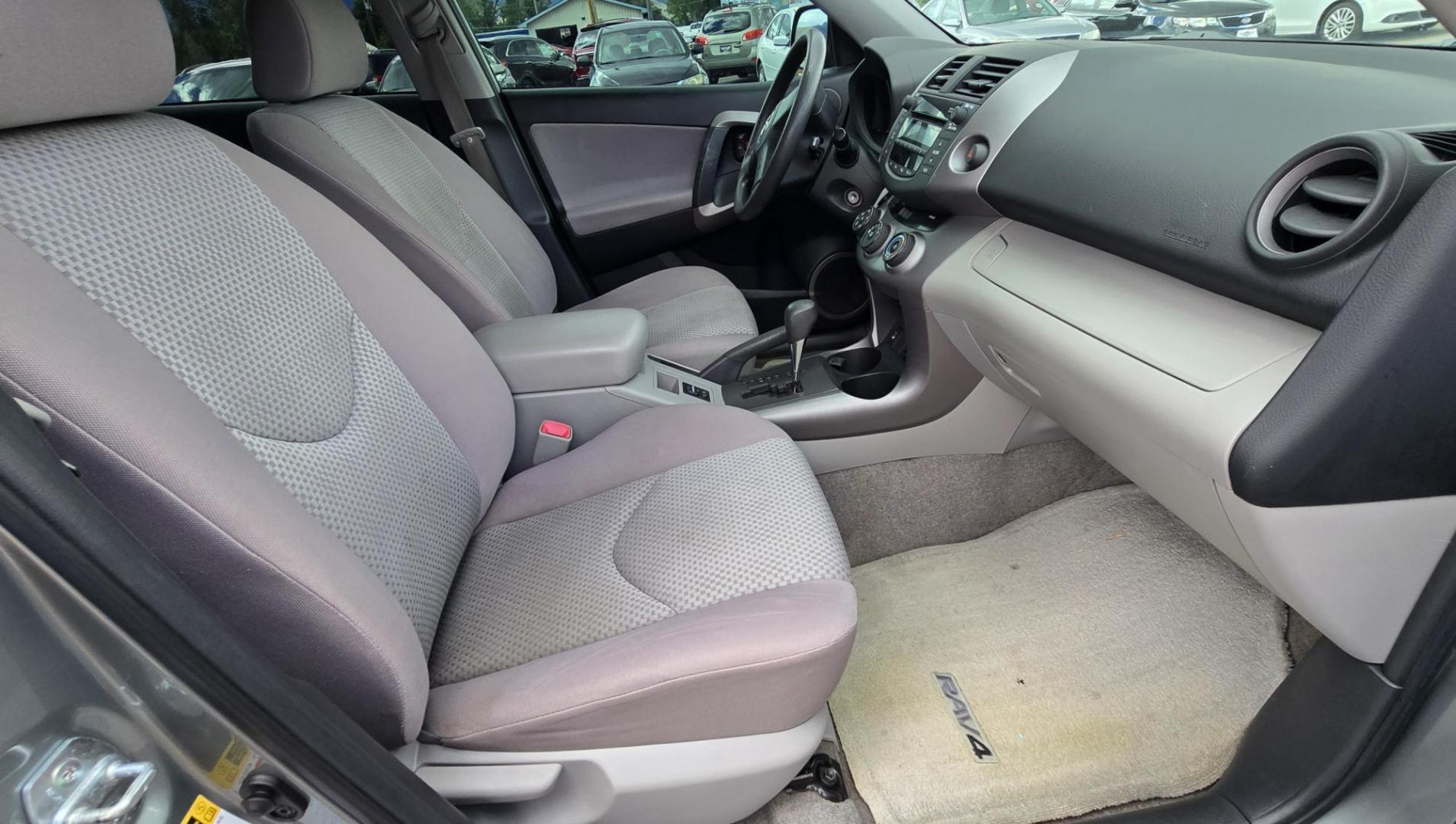 2006 Green /Gray Toyota RAV4 Base I4 4WD (JTMBD35VX65) with an 2.4L L4 DOHC 16V engine, 4-Speed Automatic transmission, located at 450 N Russell, Missoula, MT, 59801, (406) 543-6600, 46.874496, -114.017433 - Clean Little AWD SUV. 3rd Row Seating. 2.4L I4 Engine. Automatic Transmission. Air. Cruise. Tilt. AM FM CD Player. Power Windows and Locks. Clean Title and Carfax. We Finance through local Credit Unions. We do NOT offer In House (Buy Here Pay Here) Financing - Photo#19