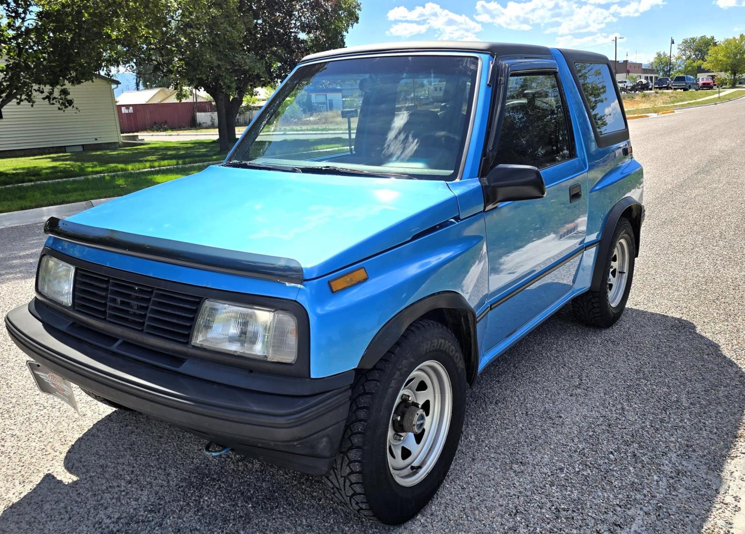 1995 Blue /Blue Geo Tracker 2-Door 4WD (2CNBJ186XS6) with an 1.6L L4 SOHC 16V engine, located at 450 N Russell, Missoula, MT, 59801, (406) 543-6600, 46.874496, -114.017433 - Cute as a Bug. 4WD GEO Tracker. Impossible to find in this condition. 1.6L I4 Engine. 5 Speed Manual Transmission. Locking Hubs. Tops come off for those hot days in the Mountains. Comes with an extra set of tires and wheels. Try to find another Tracker as nice as this for this price. Because of - Photo#5