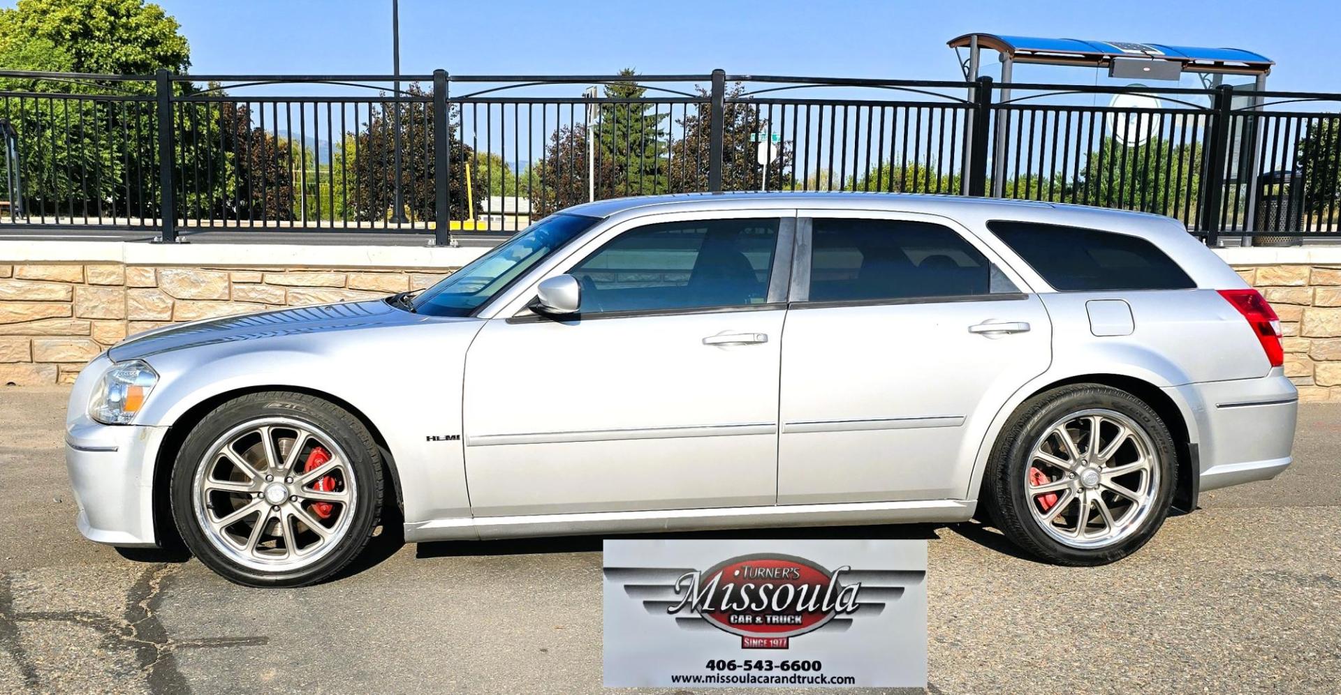 2006 Silver /Black Dodge Magnum SRT-8 (2D4GV77336H) with an 6.1L V8 OHV 16V engine, 5-Speed Automatic Overdrive transmission, located at 450 N Russell, Missoula, MT, 59801, (406) 543-6600, 46.874496, -114.017433 - A Modern Muscle Car with tons of Power. 6.1L Hemi V8 Engine with an impressive 432 Horse Power. . Automatic Transmission. RWD. Power Sunroof. AM FM XM CD Player. Power Windows and Locks. Power Heated Front Seats. We Finance through local Credit Unions. We do NOT offer In House (Buy Here Pay Here - Photo#1