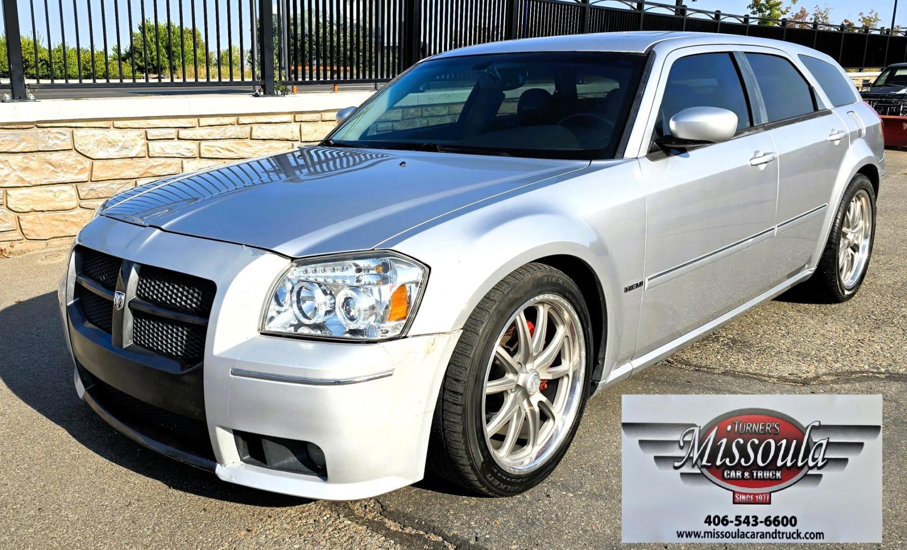 2006 Silver /Black Dodge Magnum SRT-8 (2D4GV77336H) with an 6.1L V8 OHV 16V engine, 5-Speed Automatic Overdrive transmission, located at 450 N Russell, Missoula, MT, 59801, (406) 543-6600, 46.874496, -114.017433 - A Modern Muscle Car with tons of Power. 6.1L Hemi V8 Engine with an impressive 432 Horse Power. . Automatic Transmission. RWD. Power Sunroof. AM FM XM CD Player. Power Windows and Locks. Power Heated Front Seats. We Finance through local Credit Unions. We do NOT offer In House (Buy Here Pay Here - Photo#2