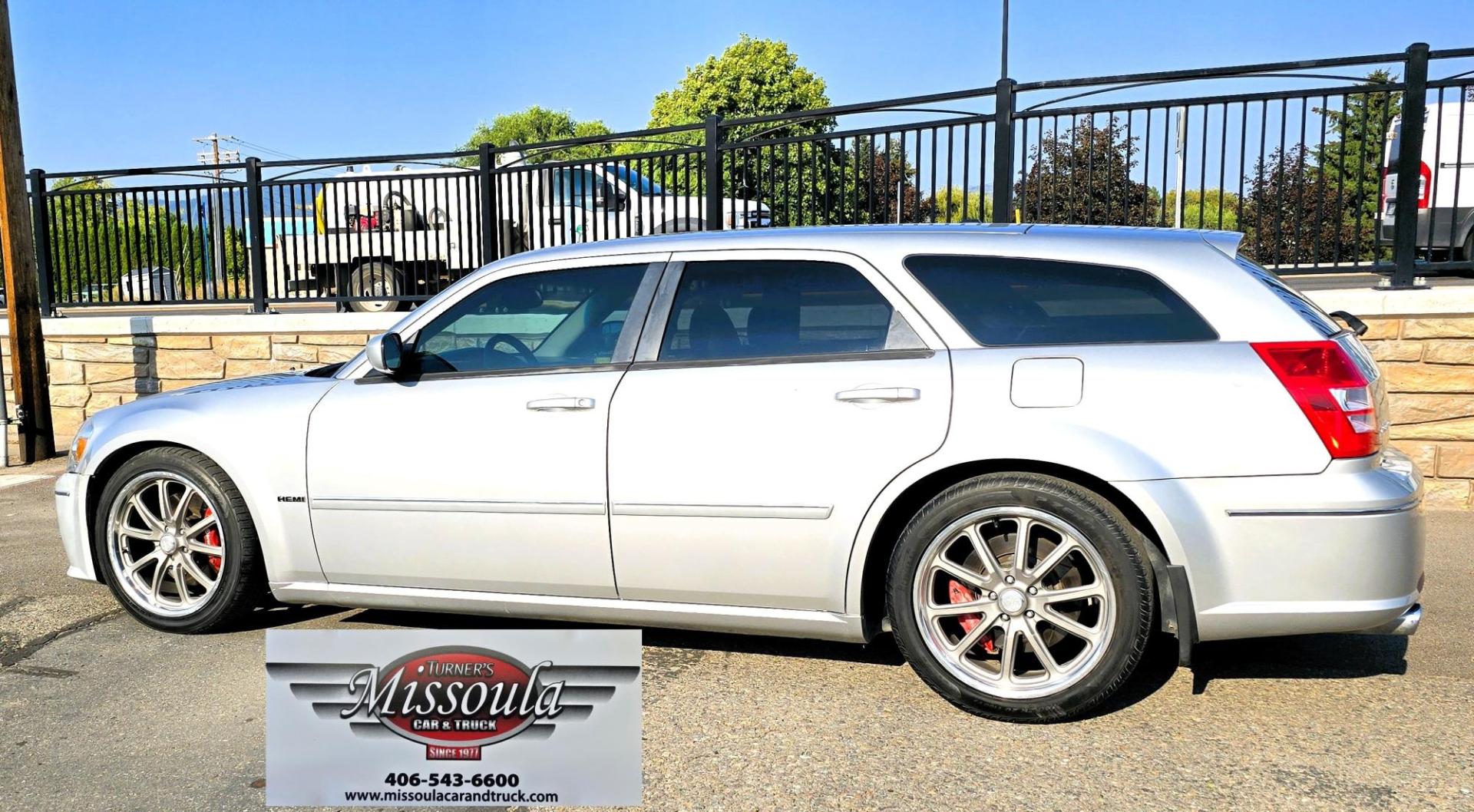 2006 Silver /Black Dodge Magnum SRT-8 (2D4GV77336H) with an 6.1L V8 OHV 16V engine, 5-Speed Automatic Overdrive transmission, located at 450 N Russell, Missoula, MT, 59801, (406) 543-6600, 46.874496, -114.017433 - A Modern Muscle Car with tons of Power. 6.1L Hemi V8 Engine with an impressive 432 Horse Power. . Automatic Transmission. RWD. Power Sunroof. AM FM XM CD Player. Power Windows and Locks. Power Heated Front Seats. We Finance through local Credit Unions. We do NOT offer In House (Buy Here Pay Here - Photo#4