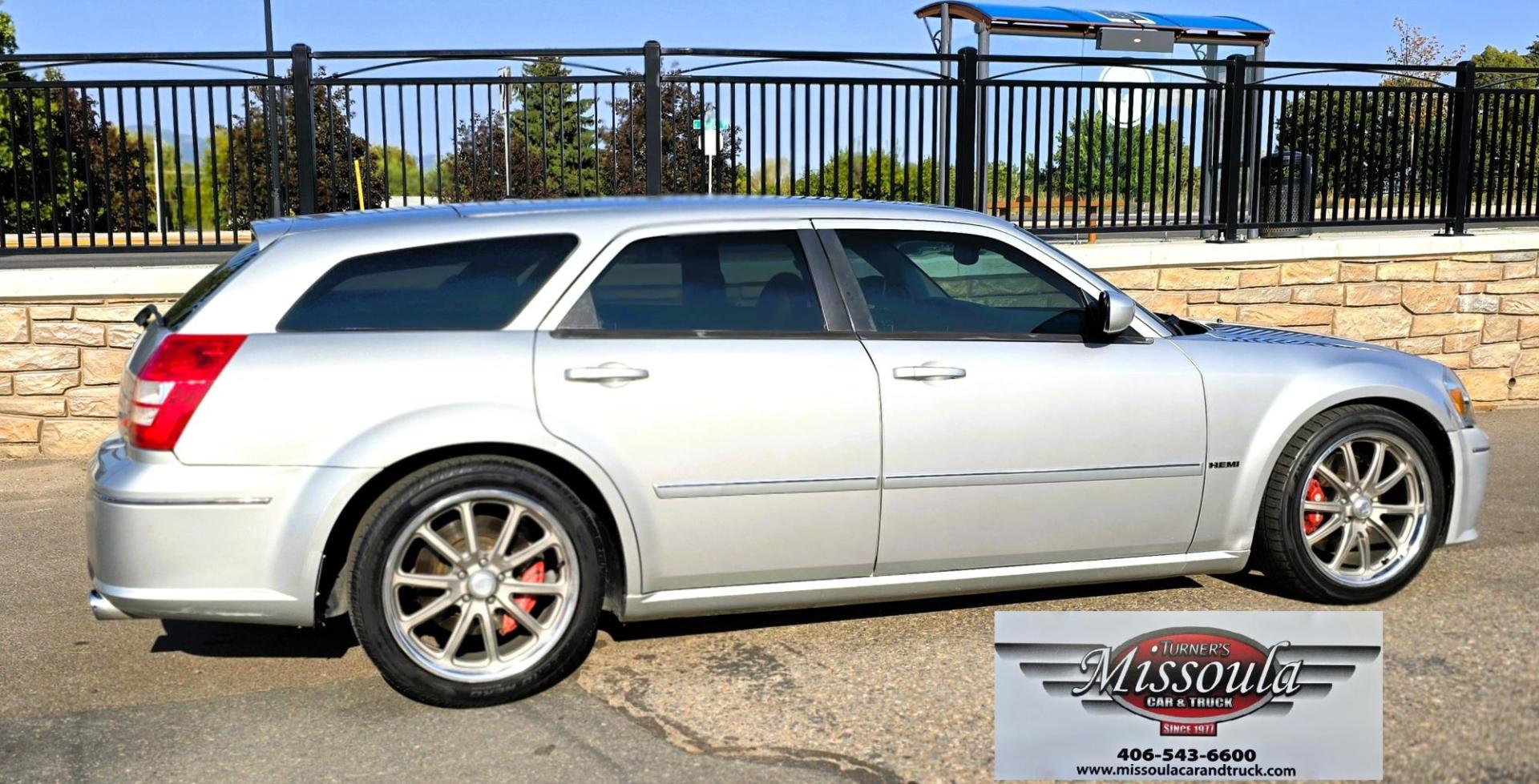 2006 Silver /Black Dodge Magnum SRT-8 (2D4GV77336H) with an 6.1L V8 OHV 16V engine, 5-Speed Automatic Overdrive transmission, located at 450 N Russell, Missoula, MT, 59801, (406) 543-6600, 46.874496, -114.017433 - A Modern Muscle Car with tons of Power. 6.1L Hemi V8 Engine with an impressive 432 Horse Power. . Automatic Transmission. RWD. Power Sunroof. AM FM XM CD Player. Power Windows and Locks. Power Heated Front Seats. We Finance through local Credit Unions. We do NOT offer In House (Buy Here Pay Here - Photo#6