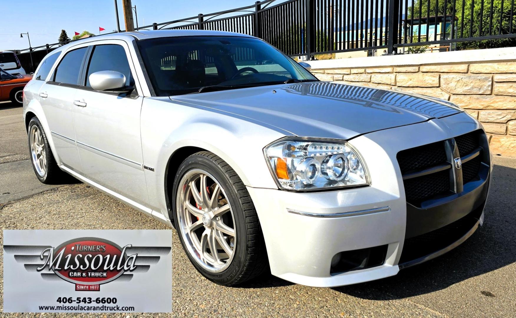 2006 Silver /Black Dodge Magnum SRT-8 (2D4GV77336H) with an 6.1L V8 OHV 16V engine, 5-Speed Automatic Overdrive transmission, located at 450 N Russell, Missoula, MT, 59801, (406) 543-6600, 46.874496, -114.017433 - A Modern Muscle Car with tons of Power. 6.1L Hemi V8 Engine with an impressive 432 Horse Power. . Automatic Transmission. RWD. Power Sunroof. AM FM XM CD Player. Power Windows and Locks. Power Heated Front Seats. We Finance through local Credit Unions. We do NOT offer In House (Buy Here Pay Here - Photo#8