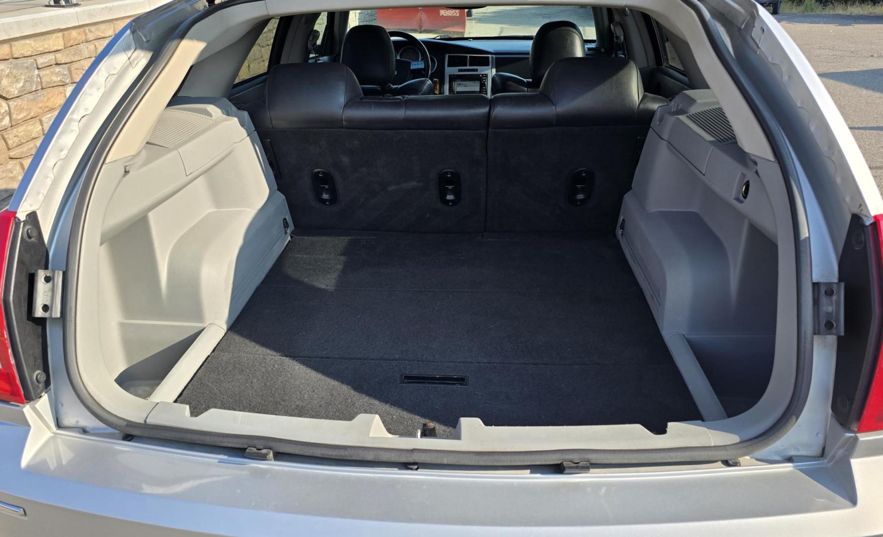2006 Silver /Black Dodge Magnum SRT-8 (2D4GV77336H) with an 6.1L V8 OHV 16V engine, 5-Speed Automatic Overdrive transmission, located at 450 N Russell, Missoula, MT, 59801, (406) 543-6600, 46.874496, -114.017433 - A Modern Muscle Car with tons of Power. 6.1L Hemi V8 Engine with an impressive 432 Horse Power. . Automatic Transmission. RWD. Power Sunroof. AM FM XM CD Player. Power Windows and Locks. Power Heated Front Seats. We Finance through local Credit Unions. We do NOT offer In House (Buy Here Pay Here - Photo#15