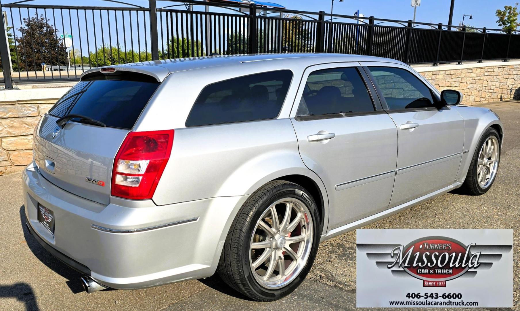 2006 Silver /Black Dodge Magnum SRT-8 (2D4GV77336H) with an 6.1L V8 OHV 16V engine, 5-Speed Automatic Overdrive transmission, located at 450 N Russell, Missoula, MT, 59801, (406) 543-6600, 46.874496, -114.017433 - A Modern Muscle Car with tons of Power. 6.1L Hemi V8 Engine with an impressive 432 Horse Power. . Automatic Transmission. RWD. Power Sunroof. AM FM XM CD Player. Power Windows and Locks. Power Heated Front Seats. We Finance through local Credit Unions. We do NOT offer In House (Buy Here Pay Here - Photo#10
