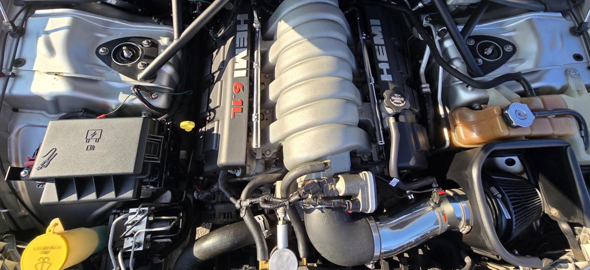 2006 Silver /Black Dodge Magnum SRT-8 (2D4GV77336H) with an 6.1L V8 OHV 16V engine, 5-Speed Automatic Overdrive transmission, located at 450 N Russell, Missoula, MT, 59801, (406) 543-6600, 46.874496, -114.017433 - A Modern Muscle Car with tons of Power. 6.1L Hemi V8 Engine with an impressive 432 Horse Power. . Automatic Transmission. RWD. Power Sunroof. AM FM XM CD Player. Power Windows and Locks. Power Heated Front Seats. We Finance through local Credit Unions. We do NOT offer In House (Buy Here Pay Here - Photo#21
