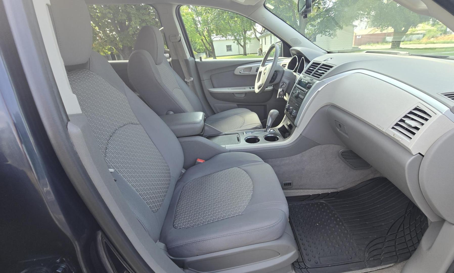 2010 Blue /Gray Chevrolet Traverse LS AWD (1GNLVEED2AJ) with an 3.6L V6 DOHC 24V engine, 6-Speed Automatic transmission, located at 450 N Russell, Missoula, MT, 59801, (406) 543-6600, 46.874496, -114.017433 - Clean 2 Owner AWD SUV with under 100K Miles. 3.6L V6 Engine. Power Drivers Seat. 3rd Row Seating. Air. Cruise. Tilt. Power Windows and Locks. AM FM CD Player. Bluetooth Audio and Phone. Clean Title and Carfax. - Photo#11