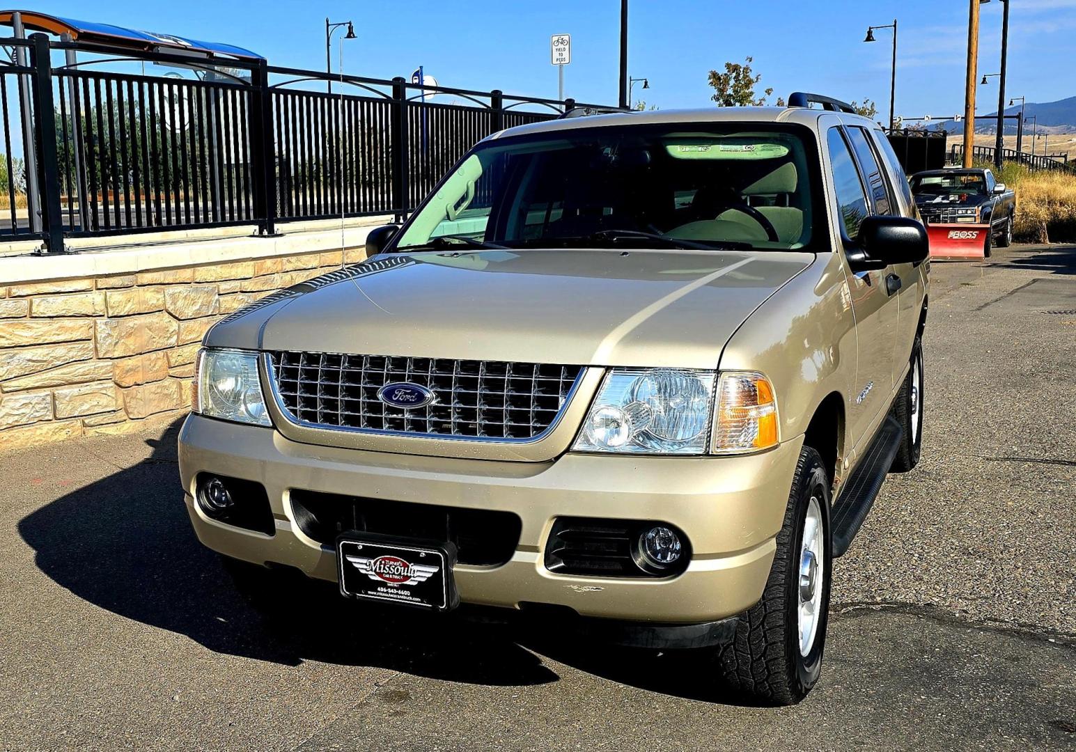 2004 Gold /Gray Ford Explorer XLT 4.0L 4WD (1FMZU73K44Z) with an 4.0L V6 SOHC 12V FFV engine, 5-Speed Automatic Overdrive transmission, located at 450 N Russell, Missoula, MT, 59801, (406) 543-6600, 46.874496, -114.017433 - Photo#5
