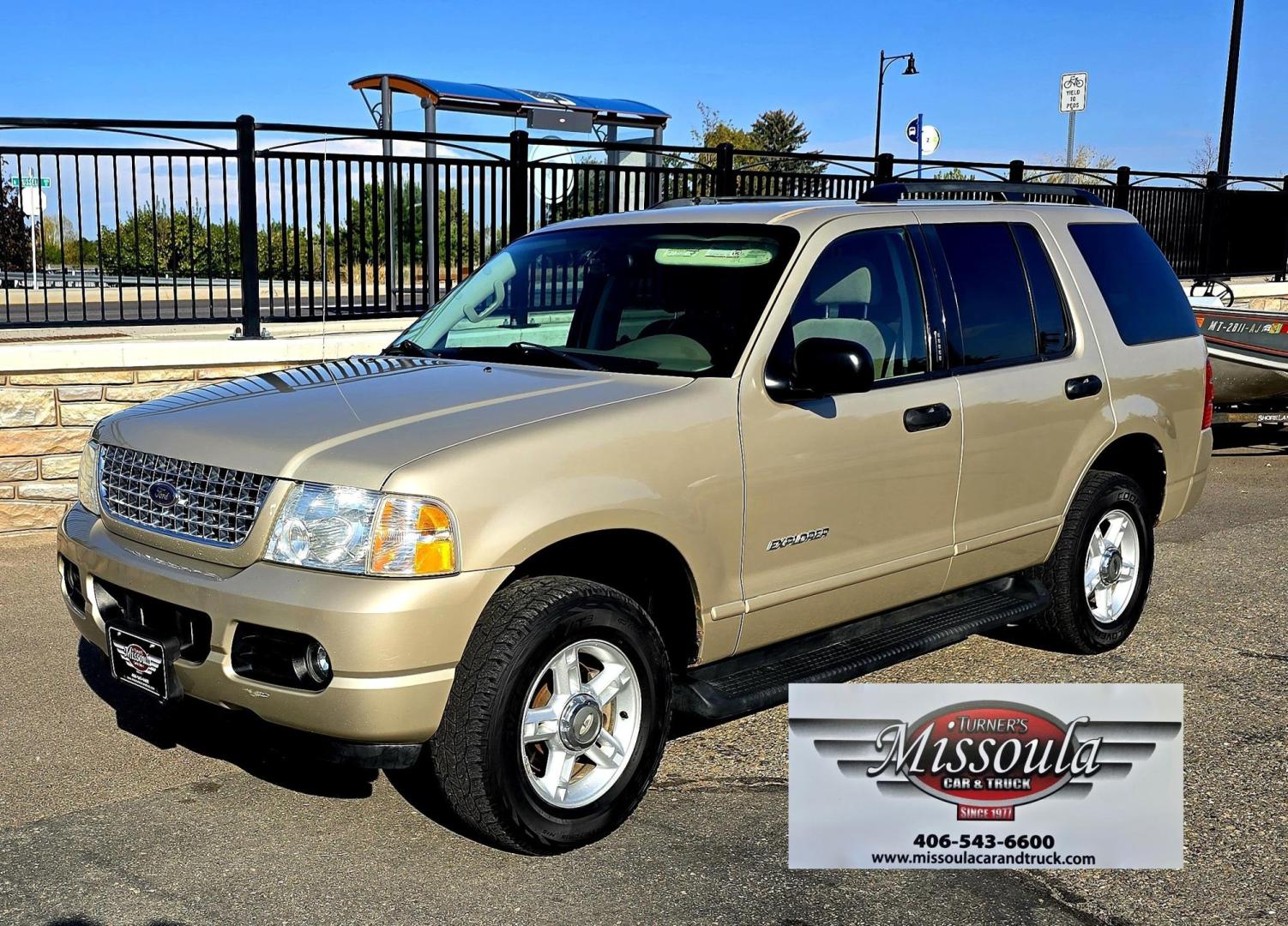 2004 Gold /Gray Ford Explorer XLT 4.0L 4WD (1FMZU73K44Z) with an 4.0L V6 SOHC 12V FFV engine, 5-Speed Automatic Overdrive transmission, located at 450 N Russell, Missoula, MT, 59801, (406) 543-6600, 46.874496, -114.017433 - Photo#4