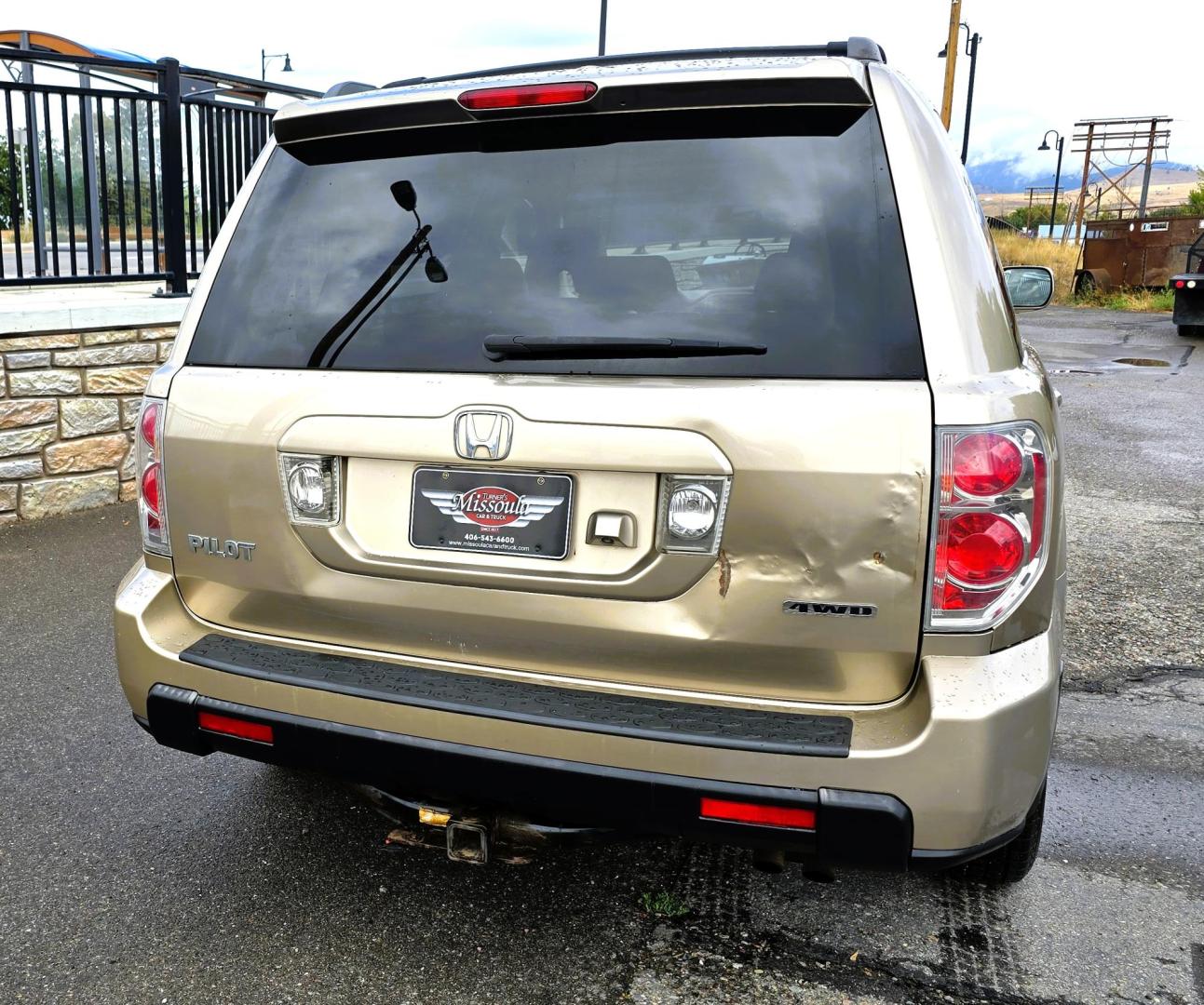 2006 Gold /Tan Honda Pilot EX 4WD w/Leather and Navigation (2HKYF18726H) with an 3.5L V6 SOHC 24V engine, 5-Speed Automatic Overdrive transmission, located at 450 N Russell, Missoula, MT, 59801, (406) 543-6600, 46.874496, -114.017433 - One Owner Honda Pilot AWD. 3.5L V6 Engine. Leather Heated Front Seats. 3rd Row Seating. Power Sun Roof. Power Windows and Locks. Air. Cruise. Tilt. Navigation. Bluetooth. Backup Camera. AM FM XM CD Changer. Timing Belt was Replaced at 120K We Finance through local Credit Unions. We do NOT off - Photo#3