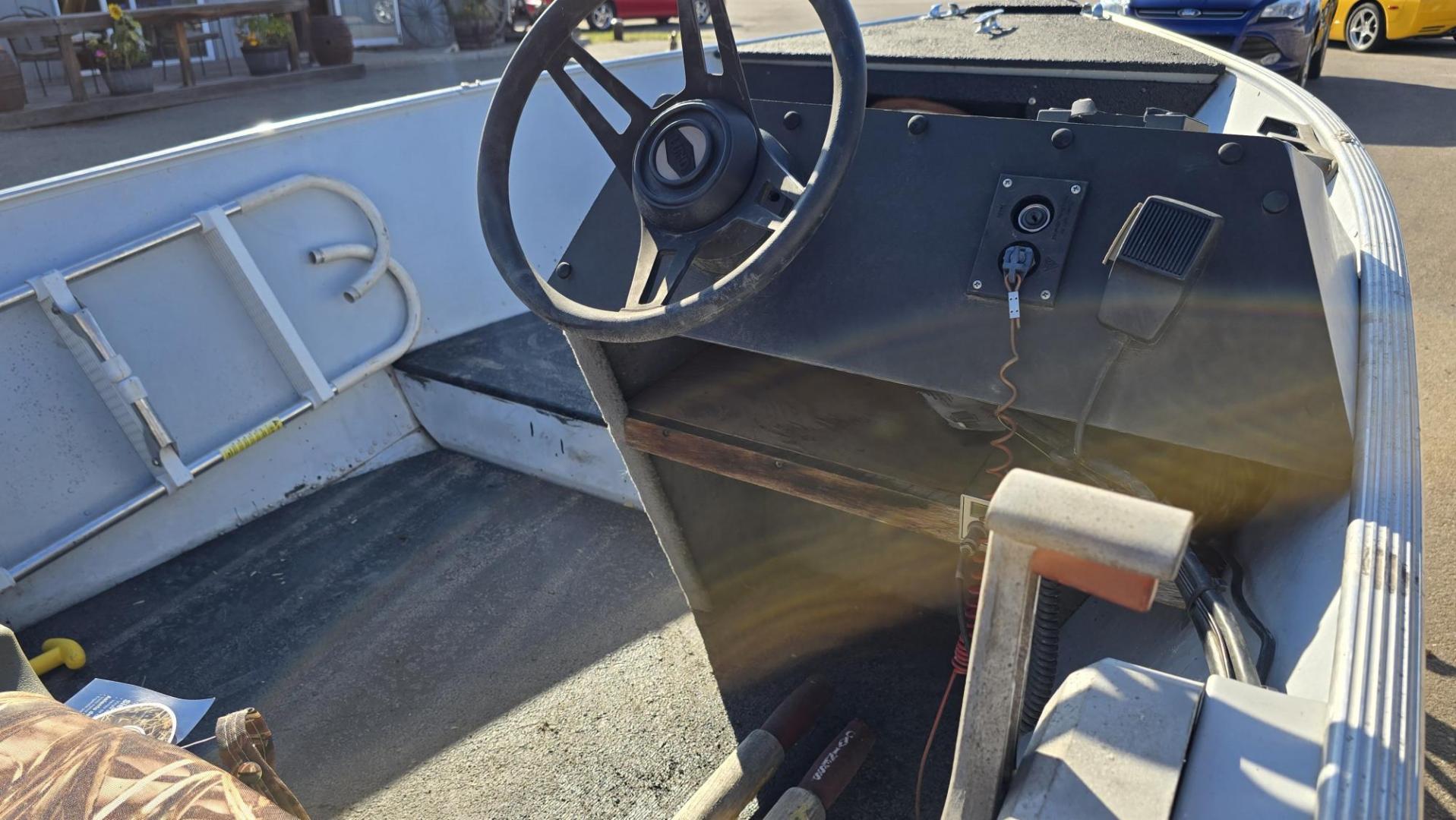 1991 Silver Lund Rebel Special Rebel Special with an 28hp Johnson engine, n/a transmission, located at 450 N Russell, Missoula, MT, 59801, (406) 543-6600, 46.874496, -114.017433 - Photo#7