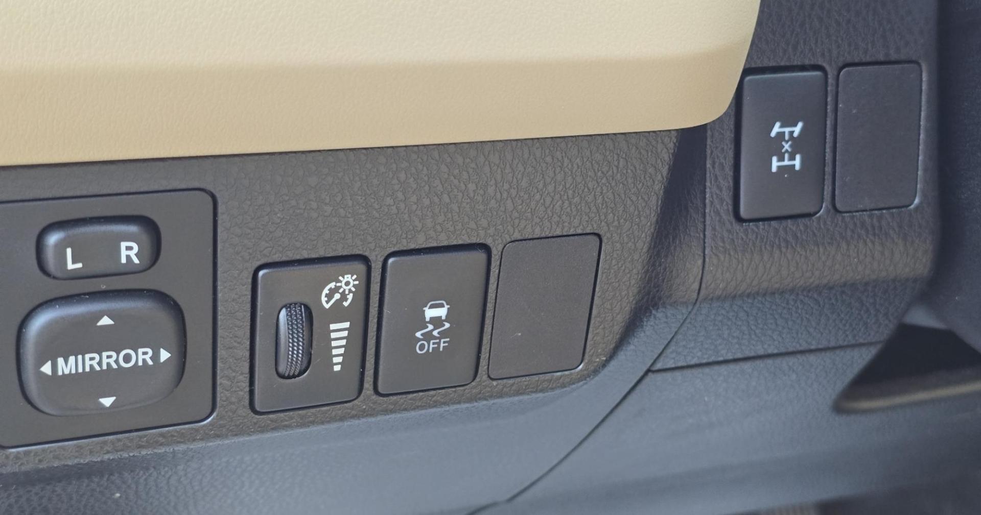 2013 White /Tan Toyota RAV4 LE AWD (JTMBFREV5D5) with an 2.5L L4 DOHC 16V engine, 6-Speed Automatic transmission, located at 450 N Russell, Missoula, MT, 59801, (406) 543-6600, 46.874496, -114.017433 - Extremely Clean 2 Owner AWD Toyota RAV4. 6 Speed Automatic Transmission. Air. Cruise. Tilt. Power Windows and Locks. AM FM CD Player. Bluetooth Audio and Phone. Backup Camera. Roof Rack. We Finance through local Credit Unions. We do NOT offer In House (Buy Here Pay Here) Financing. - Photo#15