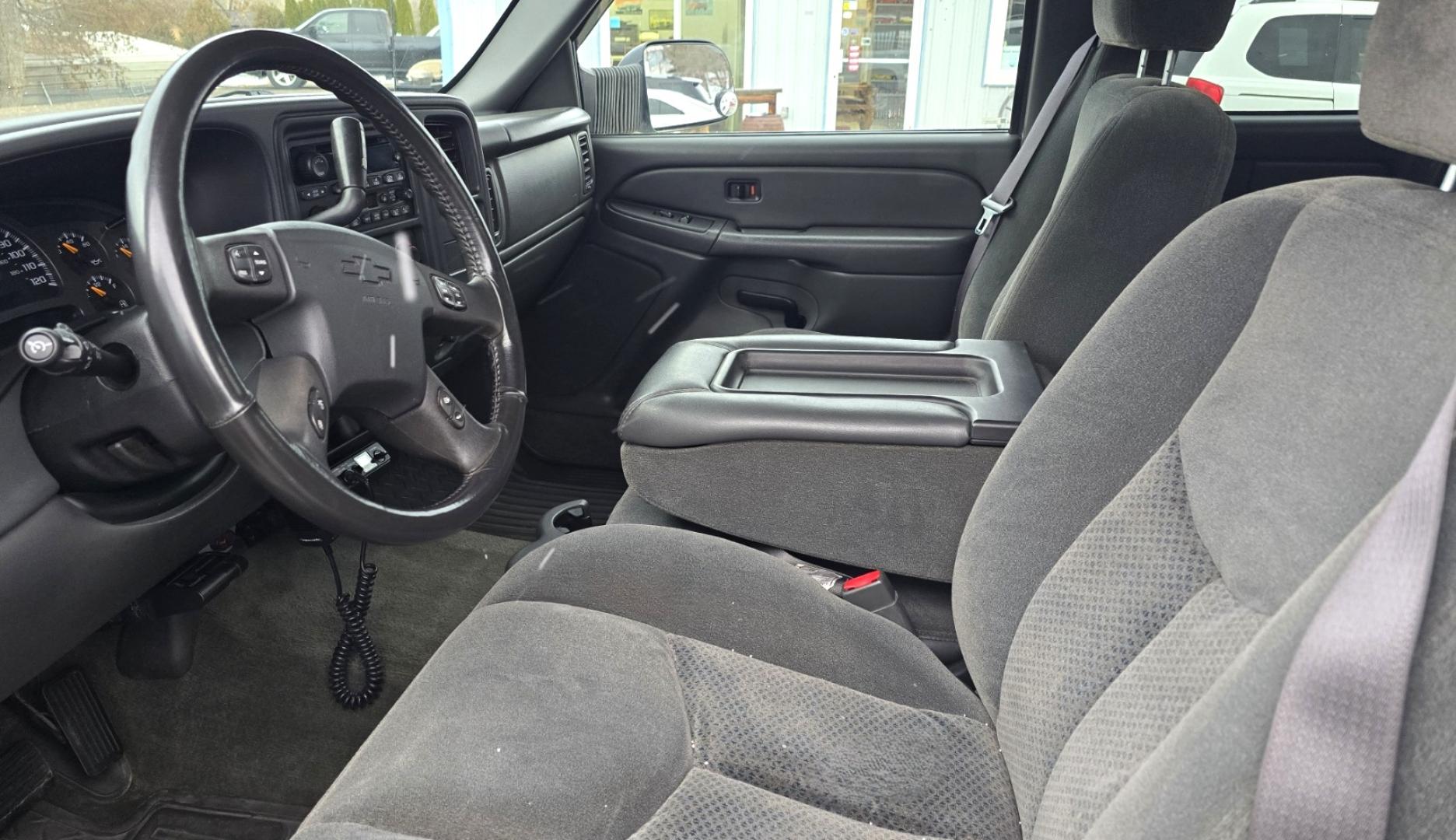 2004 White /Black Chevrolet Silverado 2500HD Ext. Cab Long Bed 4WD (1GCHK29G54E) with an 8.1L V8 OHV 16V engine, Automatic Transmission transmission, located at 450 N Russell, Missoula, MT, 59801, (406) 543-6600, 46.874496, -114.017433 - Near Impossible to find. Heavy Duty 3/4 Ton Chevy 4WD with the Impressive 8.1 Liter Vortec Engine. To top that, it only has 64K Miles! Excellent Condition. Automatic Transmission. Air. Cruise. Tilt. Power Windows and Locks. Power Drivers Seat. AM FM CD and Cassette Player for kicking it Old School. - Photo#9