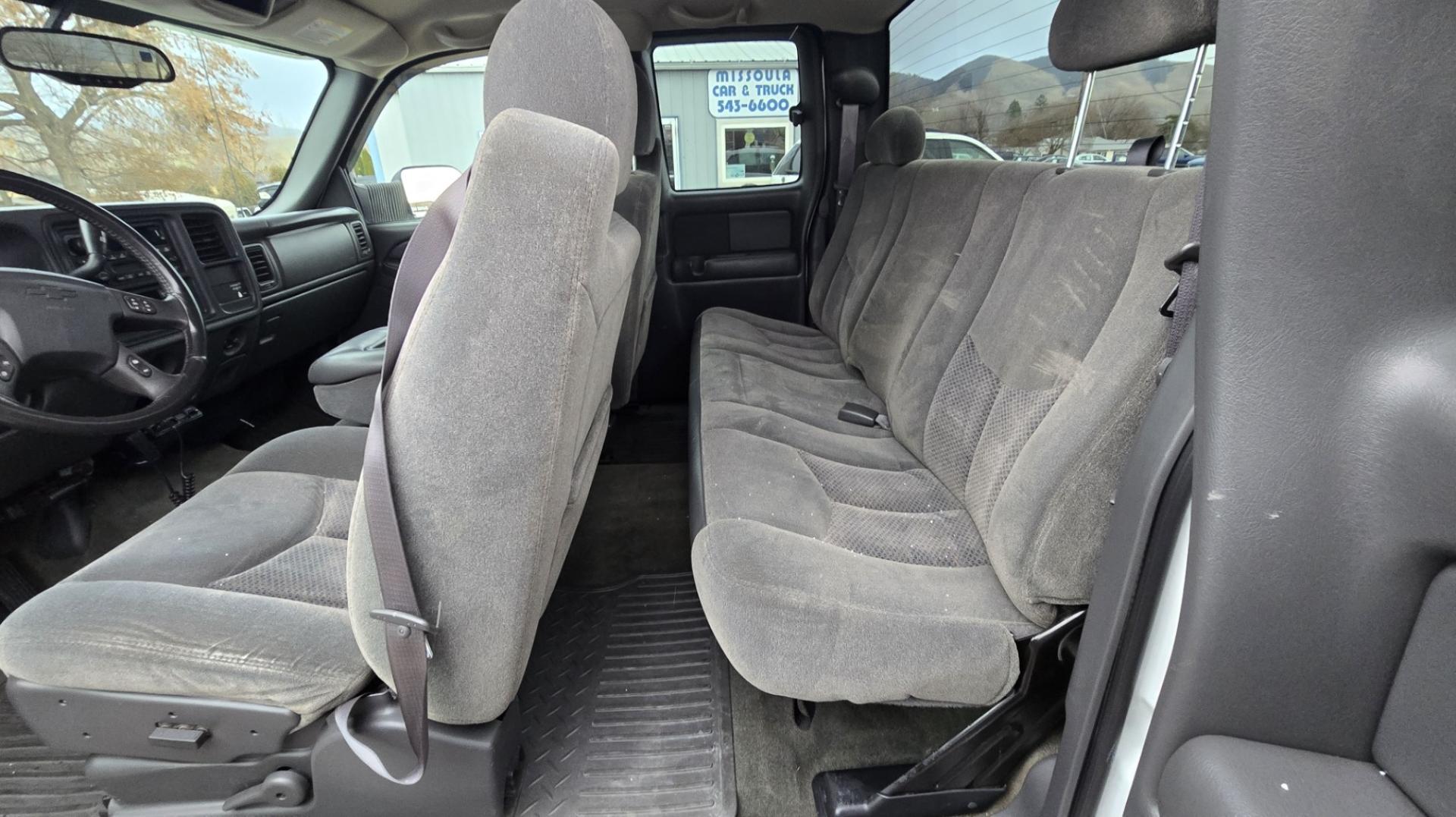 2004 White /Black Chevrolet Silverado 2500HD Ext. Cab Long Bed 4WD (1GCHK29G54E) with an 8.1L V8 OHV 16V engine, Automatic Transmission transmission, located at 450 N Russell, Missoula, MT, 59801, (406) 543-6600, 46.874496, -114.017433 - Near Impossible to find. Heavy Duty 3/4 Ton Chevy 4WD with the Impressive 8.1 Liter Vortec Engine. To top that, it only has 64K Miles! Excellent Condition. Automatic Transmission. Air. Cruise. Tilt. Power Windows and Locks. Power Drivers Seat. AM FM CD and Cassette Player for kicking it Old School. - Photo#10