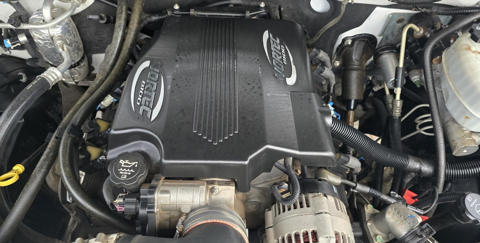 2004 White /Black Chevrolet Silverado 2500HD Ext. Cab Long Bed 4WD (1GCHK29G54E) with an 8.1L V8 OHV 16V engine, Automatic Transmission transmission, located at 450 N Russell, Missoula, MT, 59801, (406) 543-6600, 46.874496, -114.017433 - Near Impossible to find. Heavy Duty 3/4 Ton Chevy 4WD with the Impressive 8.1 Liter Vortec Engine. To top that, it only has 64K Miles! Excellent Condition. Automatic Transmission. Air. Cruise. Tilt. Power Windows and Locks. Power Drivers Seat. AM FM CD and Cassette Player for kicking it Old School. - Photo#14