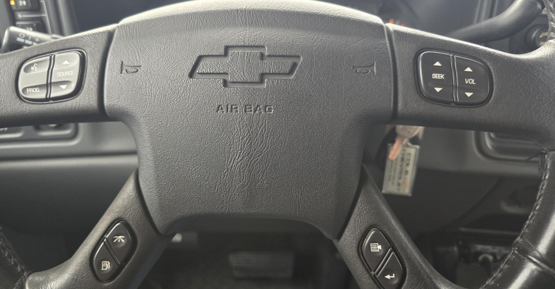 2004 White /Black Chevrolet Silverado 2500HD Ext. Cab Long Bed 4WD (1GCHK29G54E) with an 8.1L V8 OHV 16V engine, Automatic Transmission transmission, located at 450 N Russell, Missoula, MT, 59801, (406) 543-6600, 46.874496, -114.017433 - Near Impossible to find. Heavy Duty 3/4 Ton Chevy 4WD with the Impressive 8.1 Liter Vortec Engine. To top that, it only has 64K Miles! Excellent Condition. Automatic Transmission. Air. Cruise. Tilt. Power Windows and Locks. Power Drivers Seat. AM FM CD and Cassette Player for kicking it Old School. - Photo#13