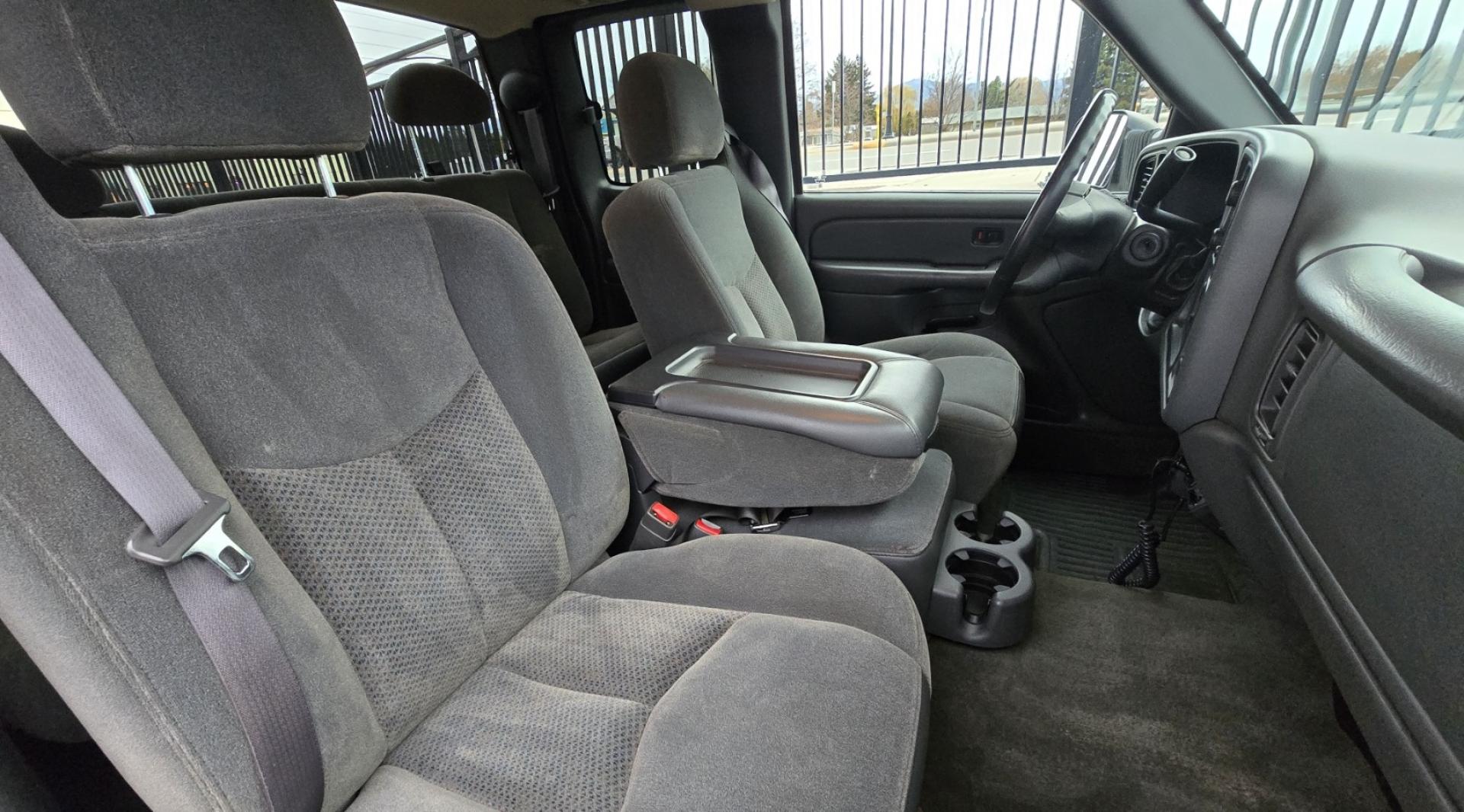 2004 White /Black Chevrolet Silverado 2500HD Ext. Cab Long Bed 4WD (1GCHK29G54E) with an 8.1L V8 OHV 16V engine, Automatic Transmission transmission, located at 450 N Russell, Missoula, MT, 59801, (406) 543-6600, 46.874496, -114.017433 - Near Impossible to find. Heavy Duty 3/4 Ton Chevy 4WD with the Impressive 8.1 Liter Vortec Engine. To top that, it only has 64K Miles! Excellent Condition. Automatic Transmission. Air. Cruise. Tilt. Power Windows and Locks. Power Drivers Seat. AM FM CD and Cassette Player for kicking it Old School. - Photo#15