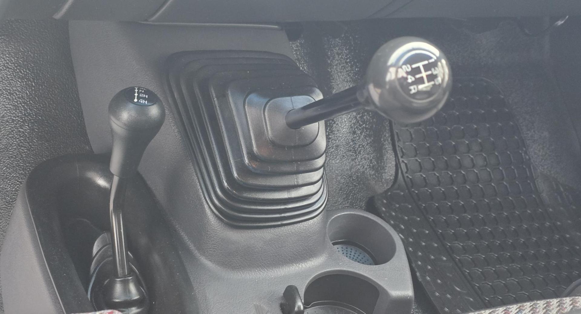 1998 Red /Blue Dodge Ram 2500 Quad Cab 6.5-ft. Bed 4WD (1B7KF2364WJ) with an 5.9L L6 OHV 24V TURBO DIESEL engine, 5 Speed Manual transmission, located at 450 N Russell, Missoula, MT, 59801, (406) 543-6600, 46.874496, -114.017433 - Highly Desirable 2nd Generation Dodge 3/4 Ton 4WD with a 24 Valve 5.9L Cummins Diesel Engine. Comes with a Rare 5 Speed Manual Transmission. Runs and Shits well. Air Conditioning. Nice Wheels and Tires. Box has a few dings and dents. Set up for a gooseneck ball. Because of the age, our lenders d - Photo#11