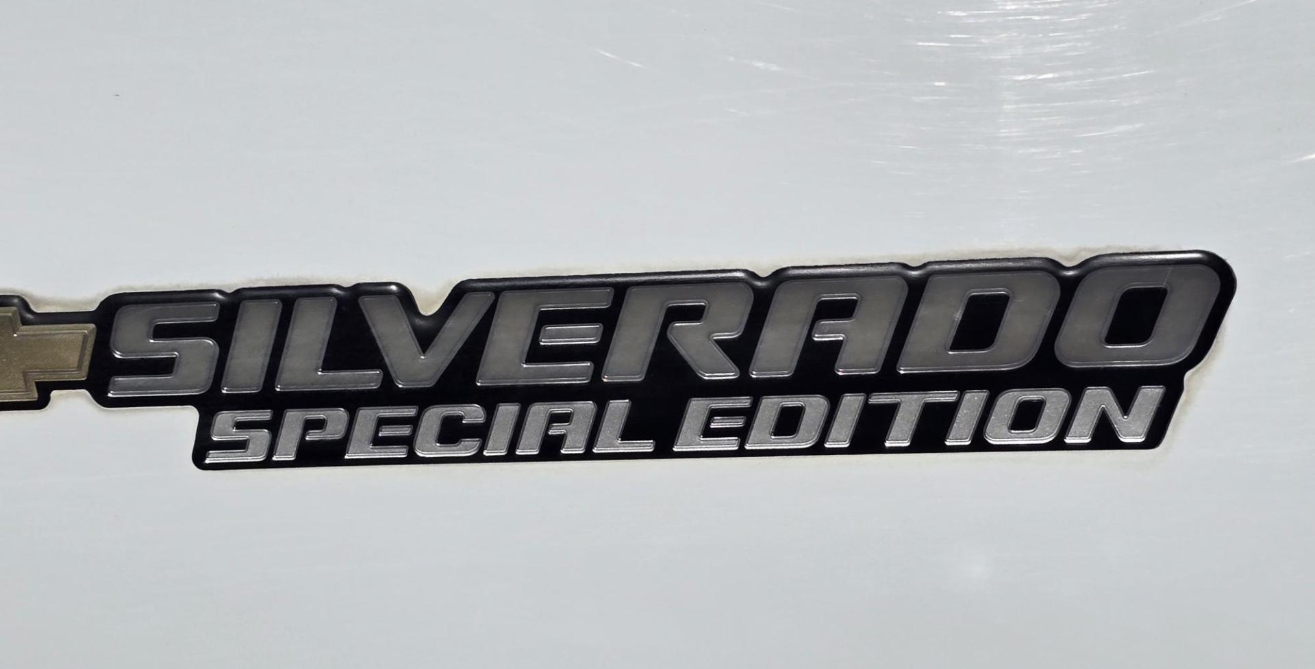 2006 White /Gray Chevrolet Silverado 1500 LS Ext. Cab 4WD (1GCEK19B46Z) with an 5.3L V8 OHV 16V engine, 4-Speed Automatic Overdrive transmission, located at 450 N Russell, Missoula, MT, 59801, (406) 543-6600, 46.874496, -114.017433 - 2006 Silverado 4WD. 5.3L V8 Engine. Automatic Transmission. Air Cruise. Tilt. Power Windows and Locks. Power Drivers Seat. The state of Montana misprinted the miles on the title when the truck came in from Canada so it has a Branded Title. The Miles are correct and do not exceed mechanical limits - Photo#9