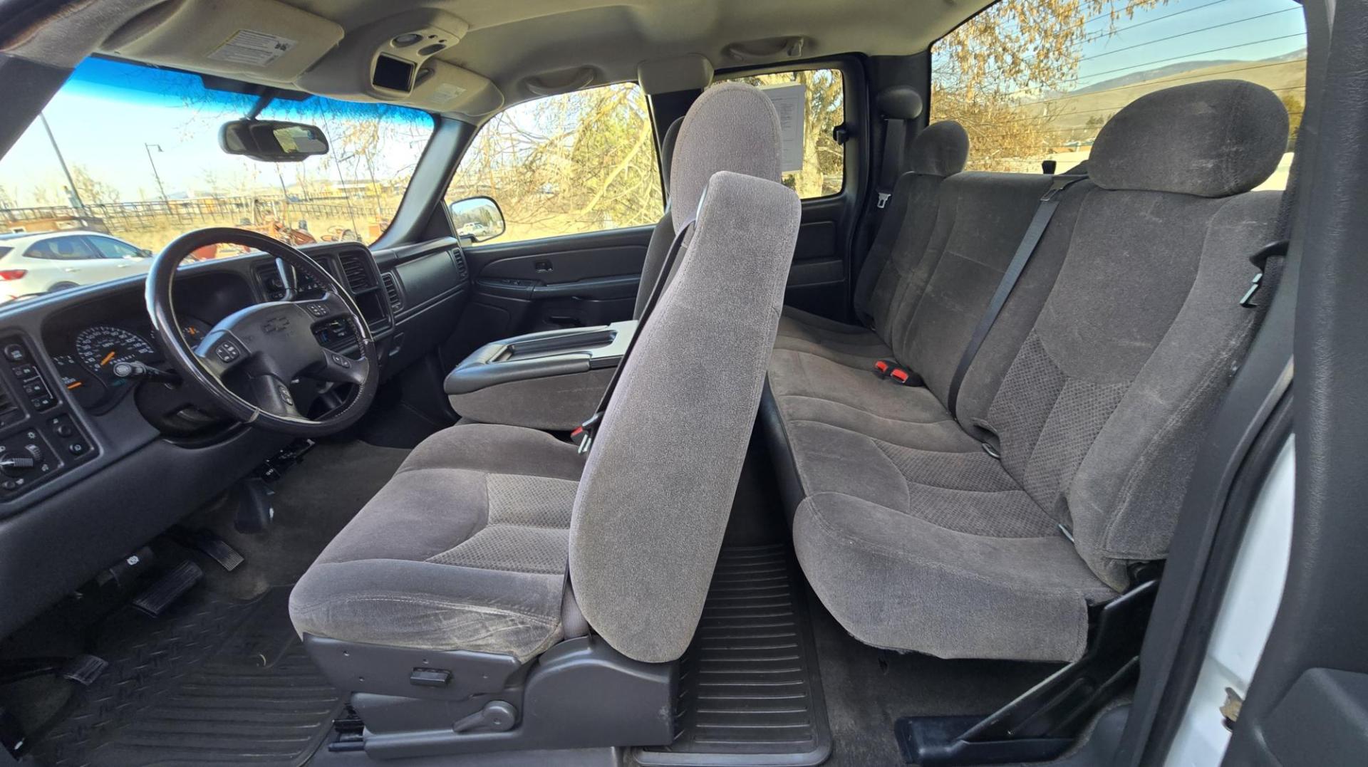 2006 White /Gray Chevrolet Silverado 1500 LS Ext. Cab 4WD (1GCEK19B46Z) with an 5.3L V8 OHV 16V engine, 4-Speed Automatic Overdrive transmission, located at 450 N Russell, Missoula, MT, 59801, (406) 543-6600, 46.874496, -114.017433 - 2006 Silverado 4WD. 5.3L V8 Engine. Automatic Transmission. Air Cruise. Tilt. Power Windows and Locks. Power Drivers Seat. The state of Montana misprinted the miles on the title when the truck came in from Canada so it has a Branded Title. The Miles are correct and do not exceed mechanical limits - Photo#15