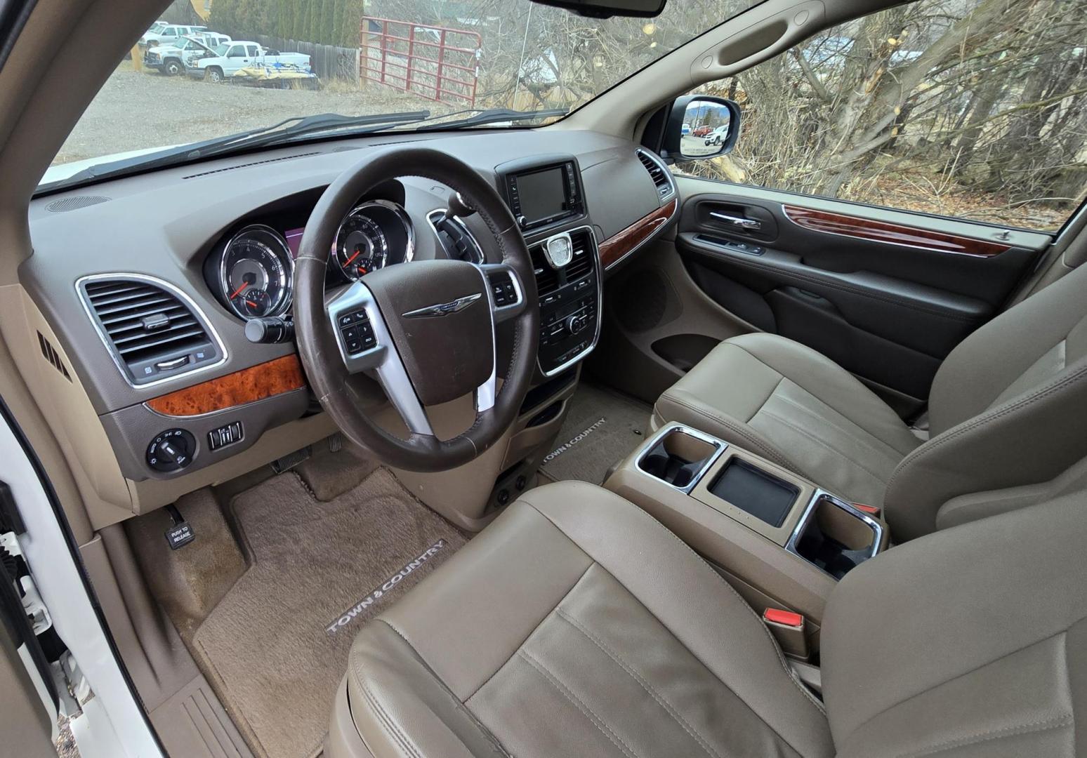 2013 White /Tan Chrysler Town & Country Touring (2C4RC1BG8DR) with an 3.6L V6 DOHC 24V engine, 6-Speed Automatic transmission, located at 450 N Russell, Missoula, MT, 59801, (406) 543-6600, 46.874496, -114.017433 - Excellent Condition Town and Country. 3.6L V6 Engine. Automatic Transmission. 3rd Row Seating. DVD Player. Air. Cruise. Tilt. Rear Climate Control. Power Windows. Power Locks. Power Remote Rear Doors. AM FM XM Bluetooth. Good Tires. 2 Owner with a Clean Title and Carfax. Front Wheel Drive. We Fin - Photo#15