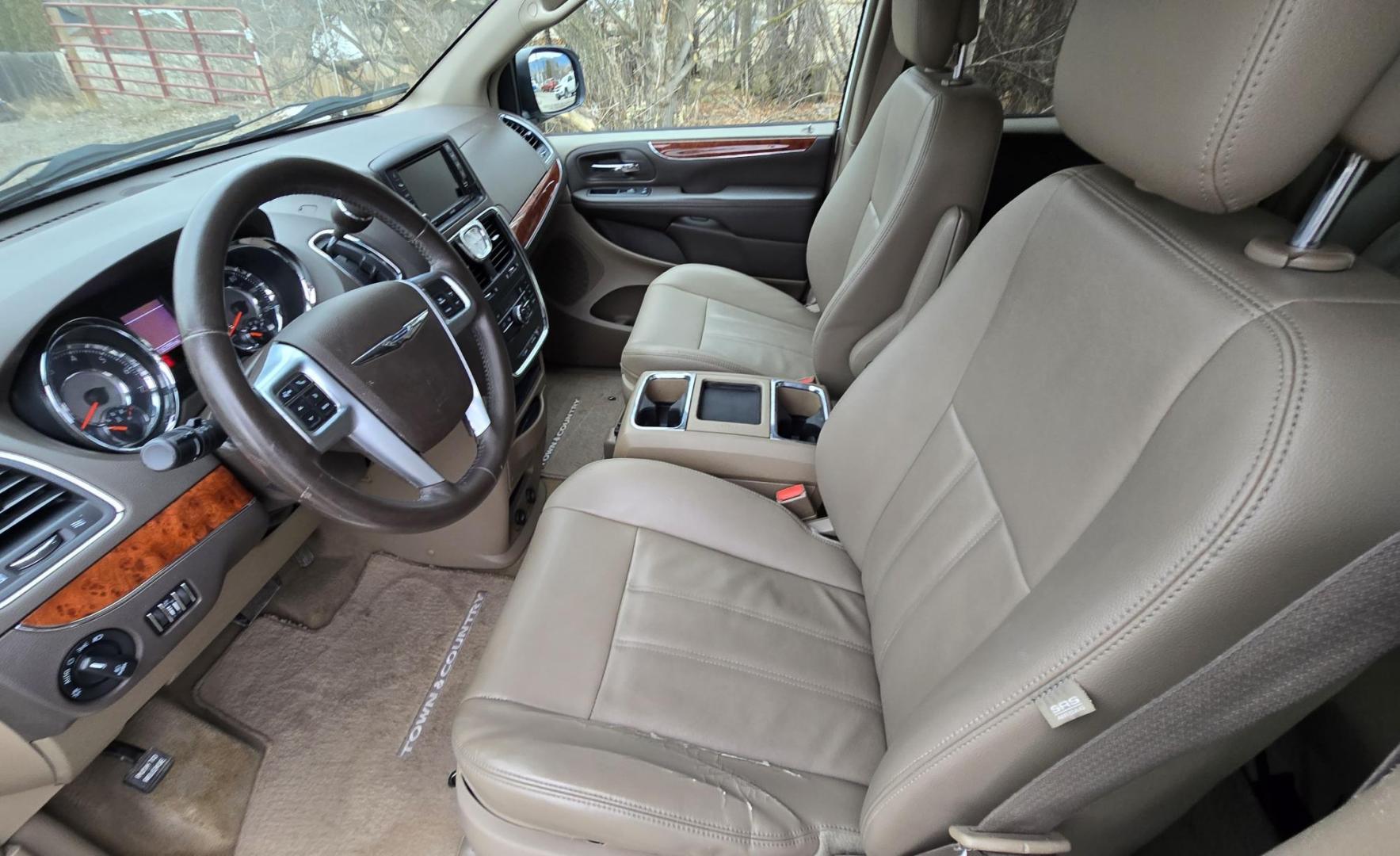 2013 White /Tan Chrysler Town & Country Touring (2C4RC1BG8DR) with an 3.6L V6 DOHC 24V engine, 6-Speed Automatic transmission, located at 450 N Russell, Missoula, MT, 59801, (406) 543-6600, 46.874496, -114.017433 - Excellent Condition Town and Country. 3.6L V6 Engine. Automatic Transmission. 3rd Row Seating. DVD Player. Air. Cruise. Tilt. Rear Climate Control. Power Windows. Power Locks. Power Remote Rear Doors. AM FM XM Bluetooth. Good Tires. 2 Owner with a Clean Title and Carfax. Front Wheel Drive. We Fin - Photo#14