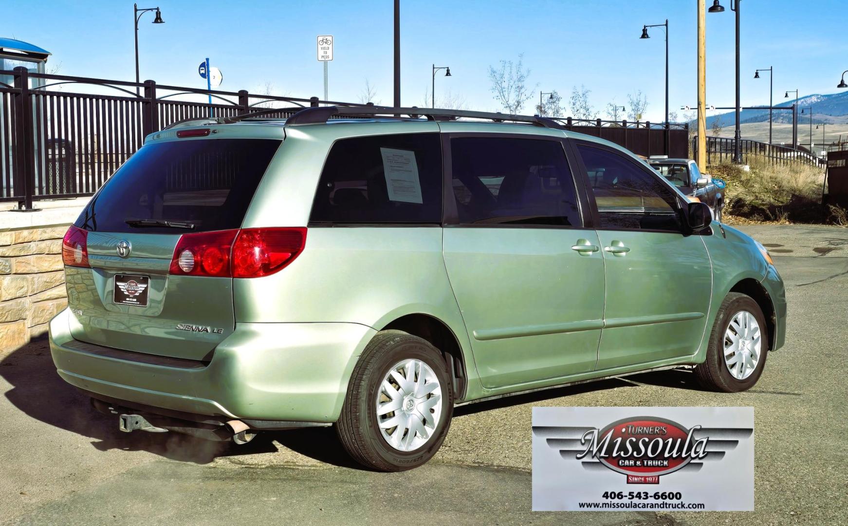 2009 Green /Gray Toyota Sienna CE FWD 7-Passenger (5TDZK23C29S) with an 3.5L V6 EFI DOHC 24V engine, 5-Speed Automatic transmission, located at 450 N Russell, Missoula, MT, 59801, (406) 543-6600, 46.874496, -114.017433 - One of the nicer vehicles we have on the lot. Clean, Straight and Drives like a Dream. It's in such excellent condition it's hard to believe it has a Salvage Title. After a minor accident in 2017, the Insurance Company declared it a total loss. The minor damage was repaired and this Van is exception - Photo#2