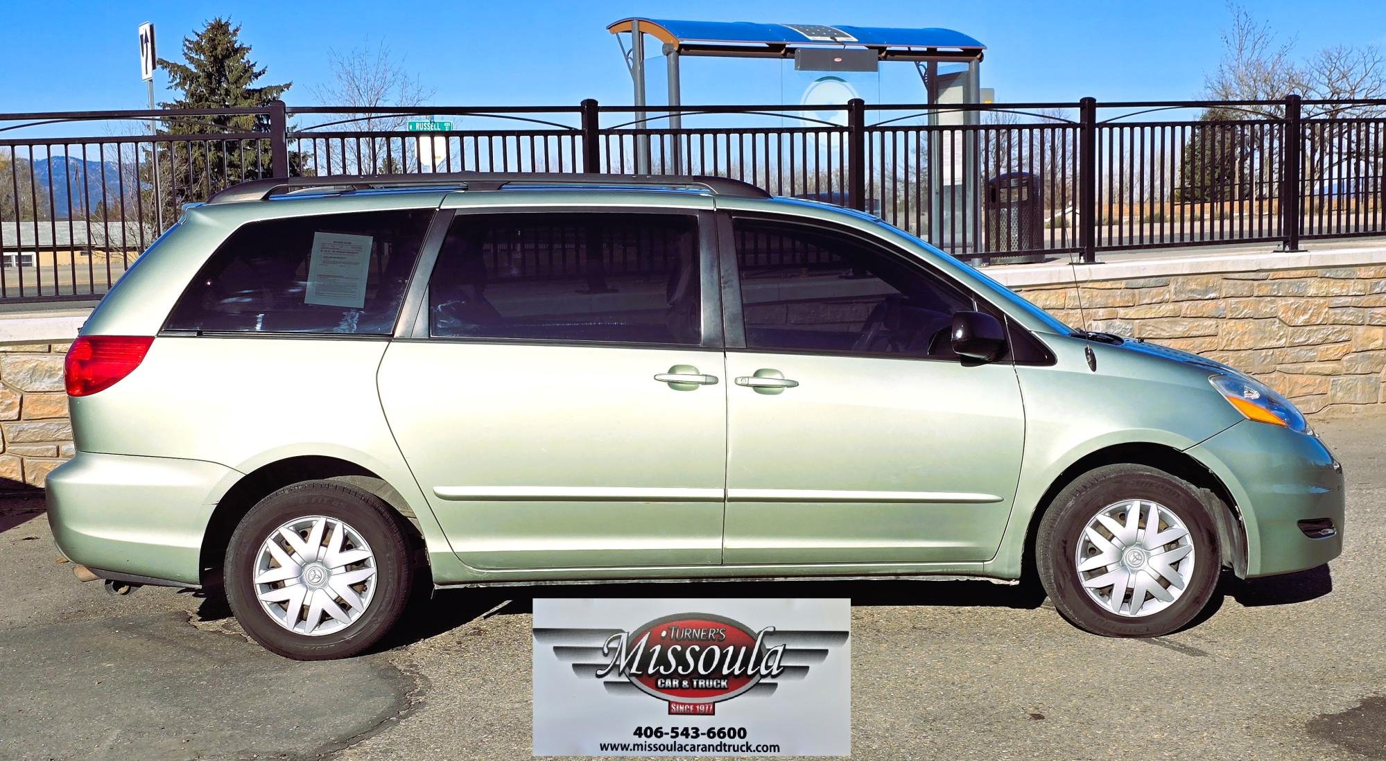 photo of 2009 Toyota Sienna LE FWD 7-Passenger