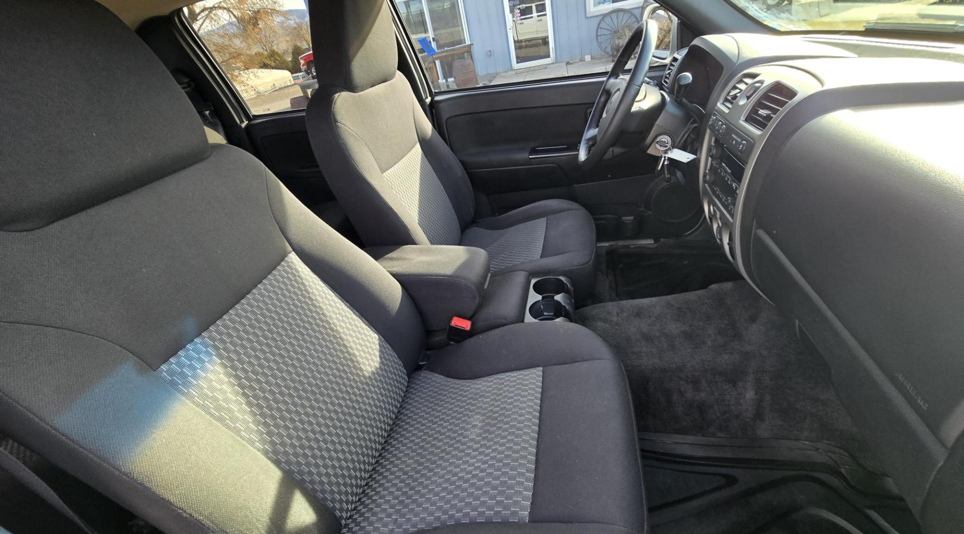 2011 White /Black GMC Canyon SLE Crew Cab 4WD (1GTH6MFE1B8) with an 3.7L L5 DOHC 20V engine, Automatic transmission, located at 450 N Russell, Missoula, MT, 59801, (406) 543-6600, 46.874496, -114.017433 - Very Desirable Sized 4WD Pickup. 3.7L I5 Engine. Automatic Transmission. Air. Cruise. Tilt. Power Windows and Locks. Tonnreau Cover. Excellent Tread Tires. Clean Title and Carfax. We Finance through local Credit Unions. We do NOT offer In House (Buy Here Pay Here) Financing. - Photo#10