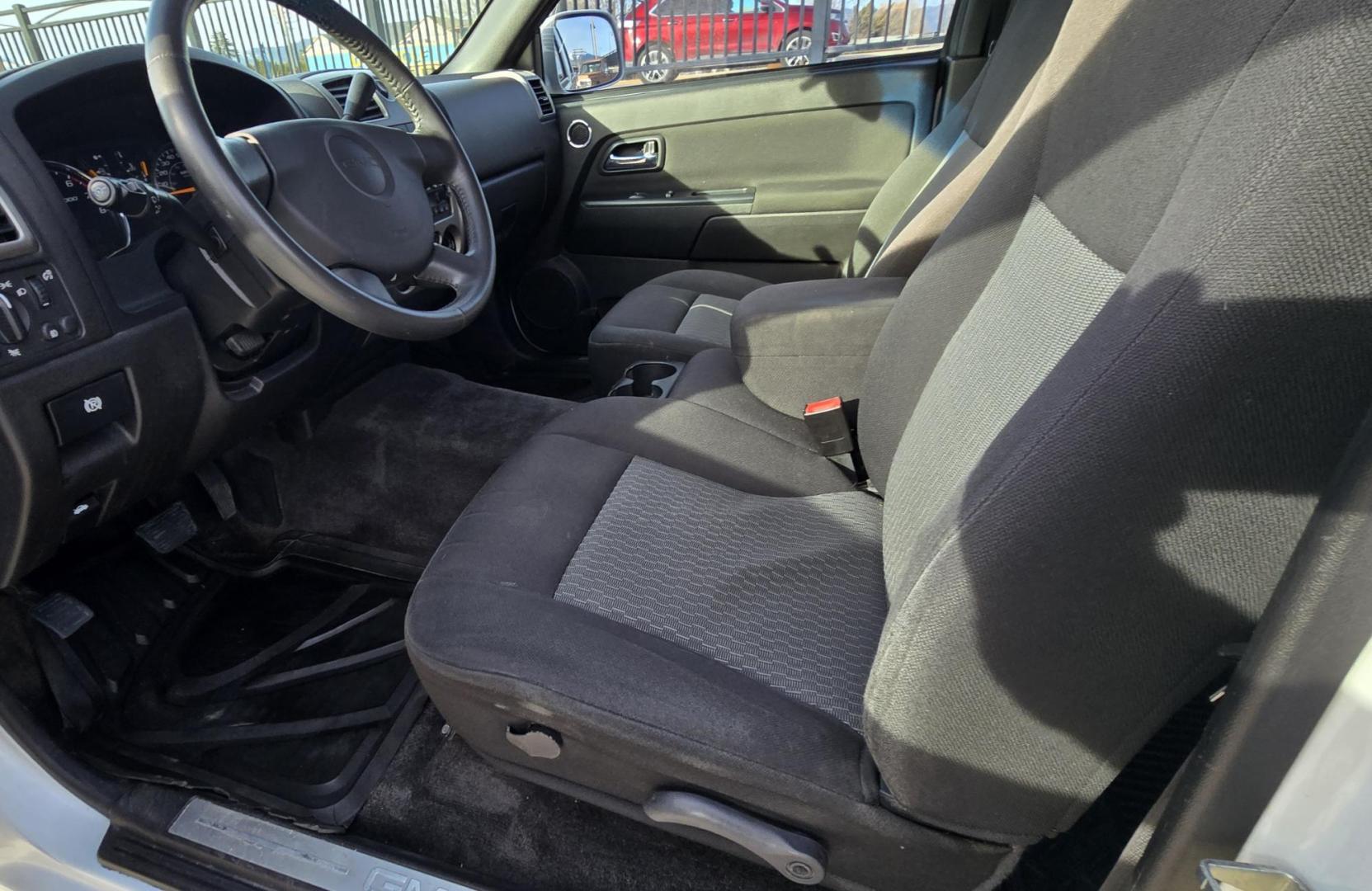 2011 White /Black GMC Canyon SLE Crew Cab 4WD (1GTH6MFE1B8) with an 3.7L L5 DOHC 20V engine, Automatic transmission, located at 450 N Russell, Missoula, MT, 59801, (406) 543-6600, 46.874496, -114.017433 - Very Desirable Sized 4WD Pickup. 3.7L I5 Engine. Automatic Transmission. Air. Cruise. Tilt. Power Windows and Locks. Tonnreau Cover. Excellent Tread Tires. Clean Title and Carfax. We Finance through local Credit Unions. We do NOT offer In House (Buy Here Pay Here) Financing. - Photo#12