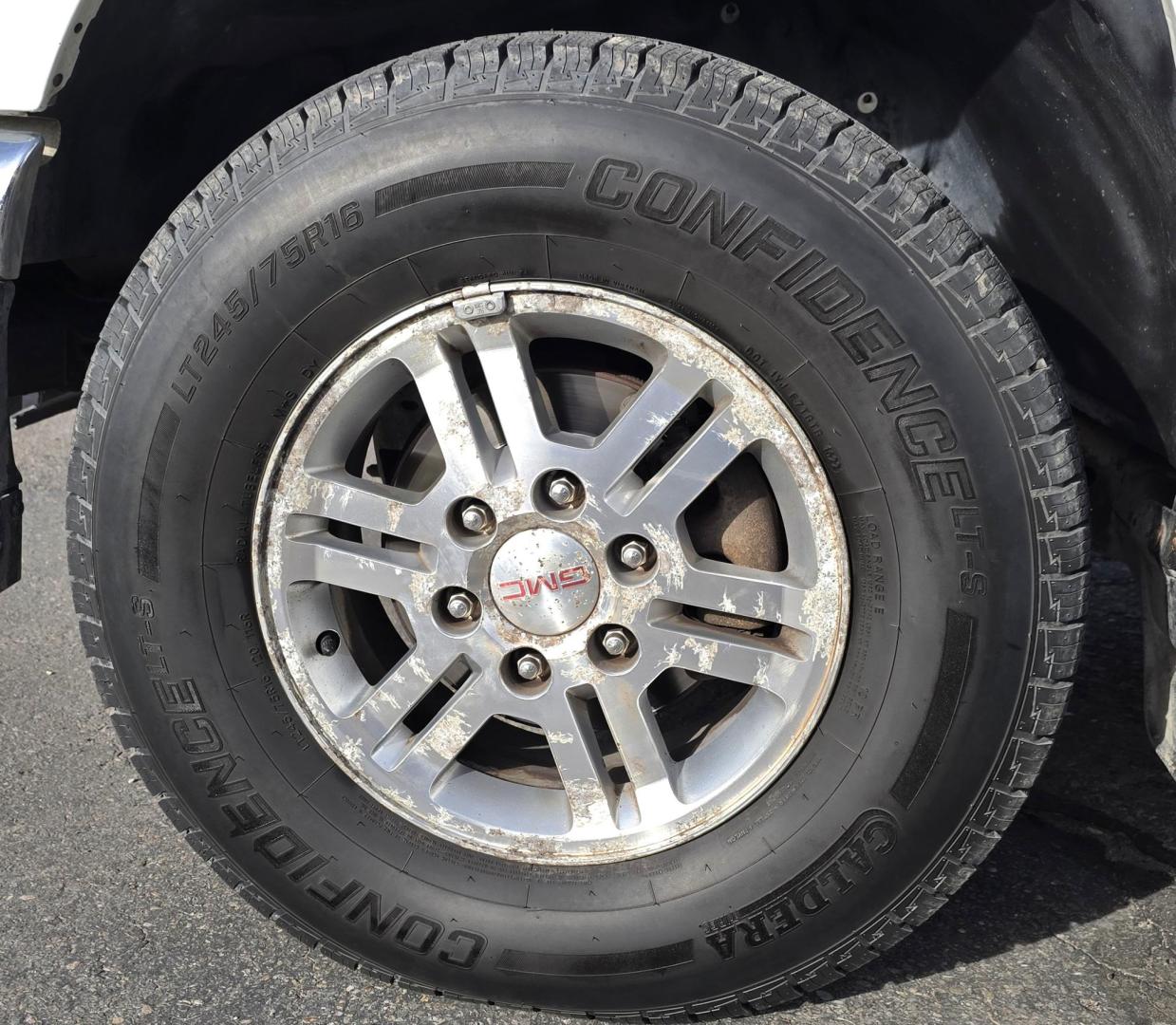 2011 White /Black GMC Canyon SLE Crew Cab 4WD (1GTH6MFE1B8) with an 3.7L L5 DOHC 20V engine, Automatic transmission, located at 450 N Russell, Missoula, MT, 59801, (406) 543-6600, 46.874496, -114.017433 - Very Desirable Sized 4WD Pickup. 3.7L I5 Engine. Automatic Transmission. Air. Cruise. Tilt. Power Windows and Locks. Tonnreau Cover. Excellent Tread Tires. Clean Title and Carfax. We Finance through local Credit Unions. We do NOT offer In House (Buy Here Pay Here) Financing. - Photo#15