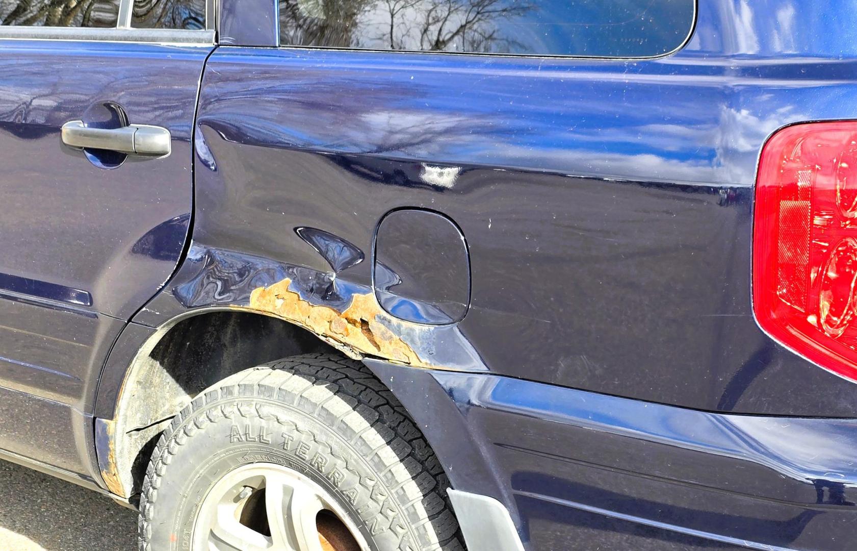 2004 Blue /Black Honda Pilot EX w/ Leather and DVD (2HKYF18664H) with an 3.5L V6 SOHC 24V engine, 5-Speed Automatic Overdrive transmission, located at 450 N Russell, Missoula, MT, 59801, (406) 543-6600, 46.874496, -114.017433 - Great Running AWD Honda. 3.5L V6 Engine. 3rd Row Seating. Heated Front Seats. Power Drivers Seat. Rear Entertainment. Air. Cruise. Tilt. Power Windows and Locks. Remote Start. Has some rust and the front seats are worn. Has an Air Bag Light so we are selling AS-IS. Clean Title and Carfax. No Fina - Photo#8