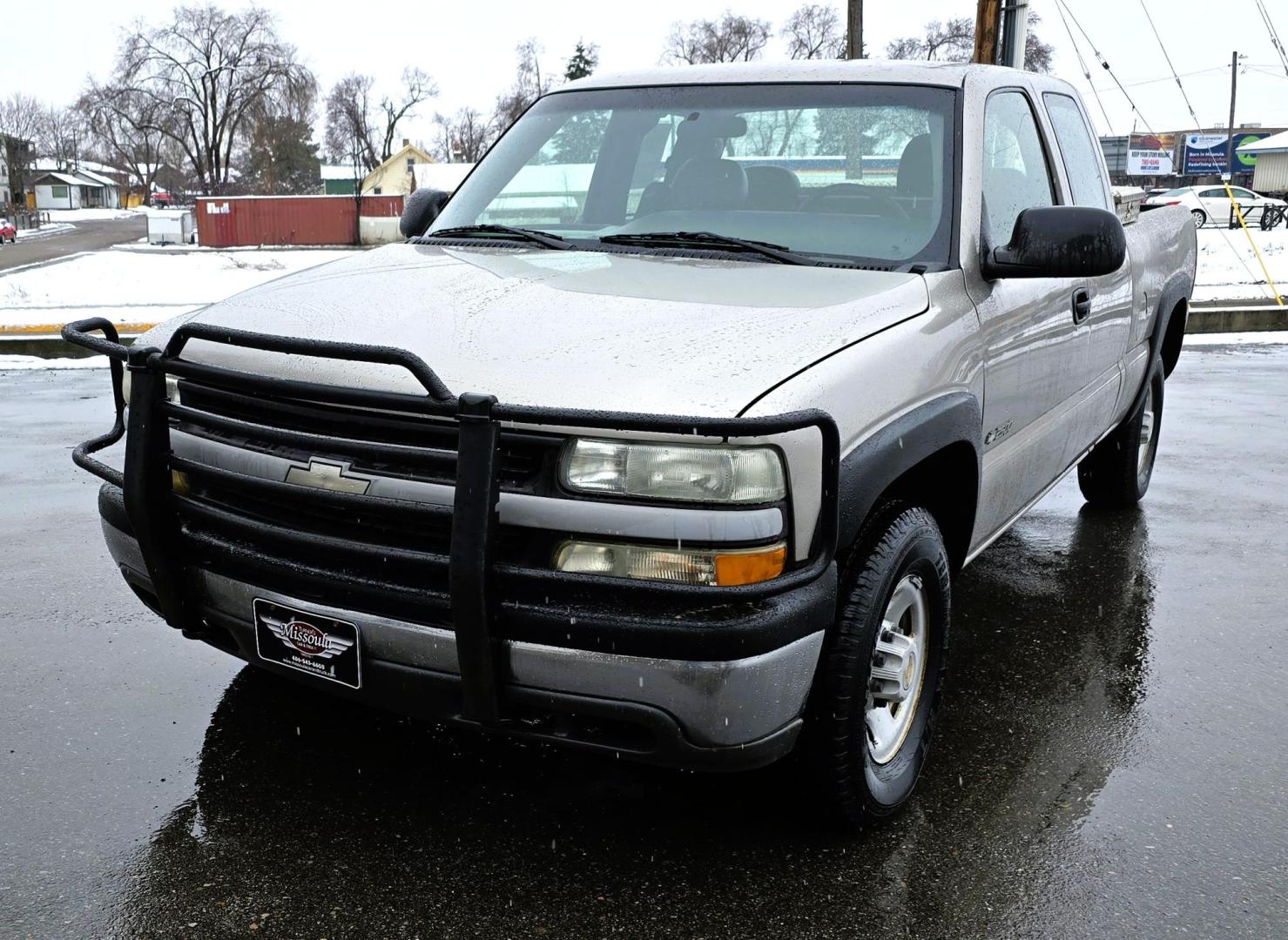 2002 Pewter /Gray Chevrolet Silverado 2500 Ext. Cab 4WD (1GCGK29UX2Z) with an 6.0L V8 OHV 16V engine, 4-Speed Automatic Overdrive transmission, located at 450 N Russell, Missoula, MT, 59801, (406) 543-6600, 46.874496, -114.017433 - Former State of Montana 3/4 Ton 4WD. So it has had excellent maintenance. Strong 6.0L V8 Engine. This Engine did NOT have the problematic cylinder deactivation system. Automatic Transmission. Air Conditioning. Old School Crank Windows for those who like things simple. AM FM Radio. Nice Grill Guar - Photo#2