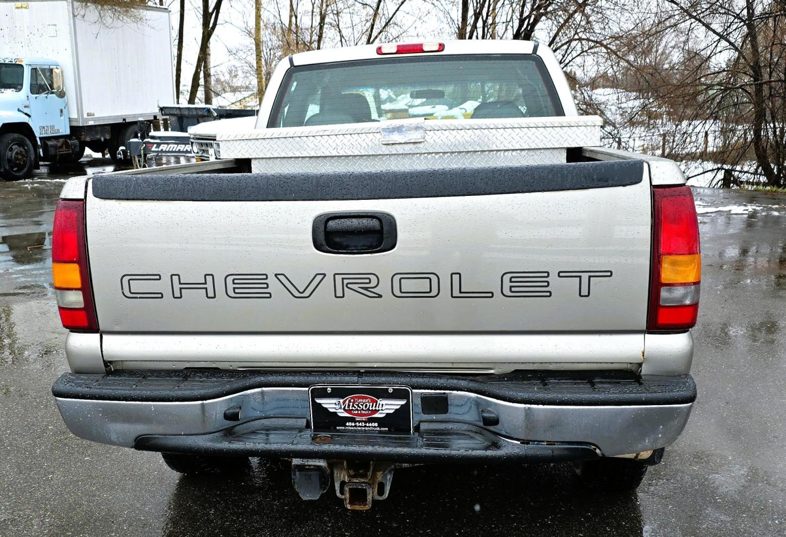 2002 Pewter /Gray Chevrolet Silverado 2500 Ext. Cab 4WD (1GCGK29UX2Z) with an 6.0L V8 OHV 16V engine, 4-Speed Automatic Overdrive transmission, located at 450 N Russell, Missoula, MT, 59801, (406) 543-6600, 46.874496, -114.017433 - Former State of Montana 3/4 Ton 4WD. So it has had excellent maintenance. Strong 6.0L V8 Engine. This Engine did NOT have the problematic cylinder deactivation system. Automatic Transmission. Air Conditioning. Old School Crank Windows for those who like things simple. AM FM Radio. Nice Grill Guar - Photo#5