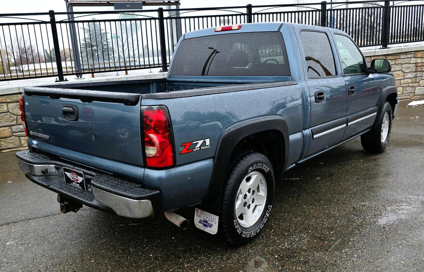 2006 Blue /Gray Chevrolet Silverado 1500 LS2 Crew Cab 4WD (2GCEK13T961) with an 5.3L V8 OHV 16V engine, 4-Speed Automatic Overdrive transmission, located at 450 N Russell, Missoula, MT, 59801, (406) 543-6600, 46.874496, -114.017433 - Very Nice 4WD Chevy with the Z71 Off-Road Package. 5.3L V8 Engine that has a 120K miles on it. Automatic Transmission. Power drivers Seat. Can Switch between 2WD, Auto 4WD and 4WD with a push of the button. Air Conditioning. Cruise Control. Power Windows and Locks. AM FM CD Player. Interior is very - Photo#3