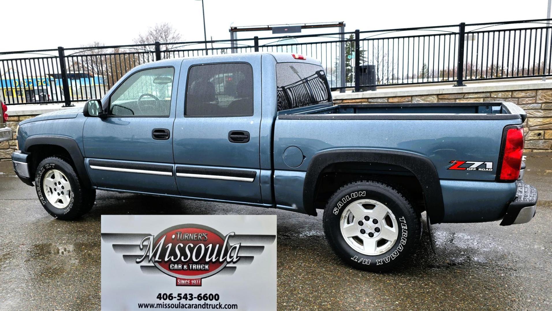 2006 Blue /Gray Chevrolet Silverado 1500 LS2 Crew Cab 4WD (2GCEK13T961) with an 5.3L V8 OHV 16V engine, 4-Speed Automatic Overdrive transmission, located at 450 N Russell, Missoula, MT, 59801, (406) 543-6600, 46.874496, -114.017433 - Very Nice 4WD Chevy with the Z71 Off-Road Package. 5.3L V8 Engine that has a 120K miles on it. Automatic Transmission. Power drivers Seat. Can Switch between 2WD, Auto 4WD and 4WD with a push of the button. Air Conditioning. Cruise Control. Power Windows and Locks. AM FM CD Player. Interior is very - Photo#6