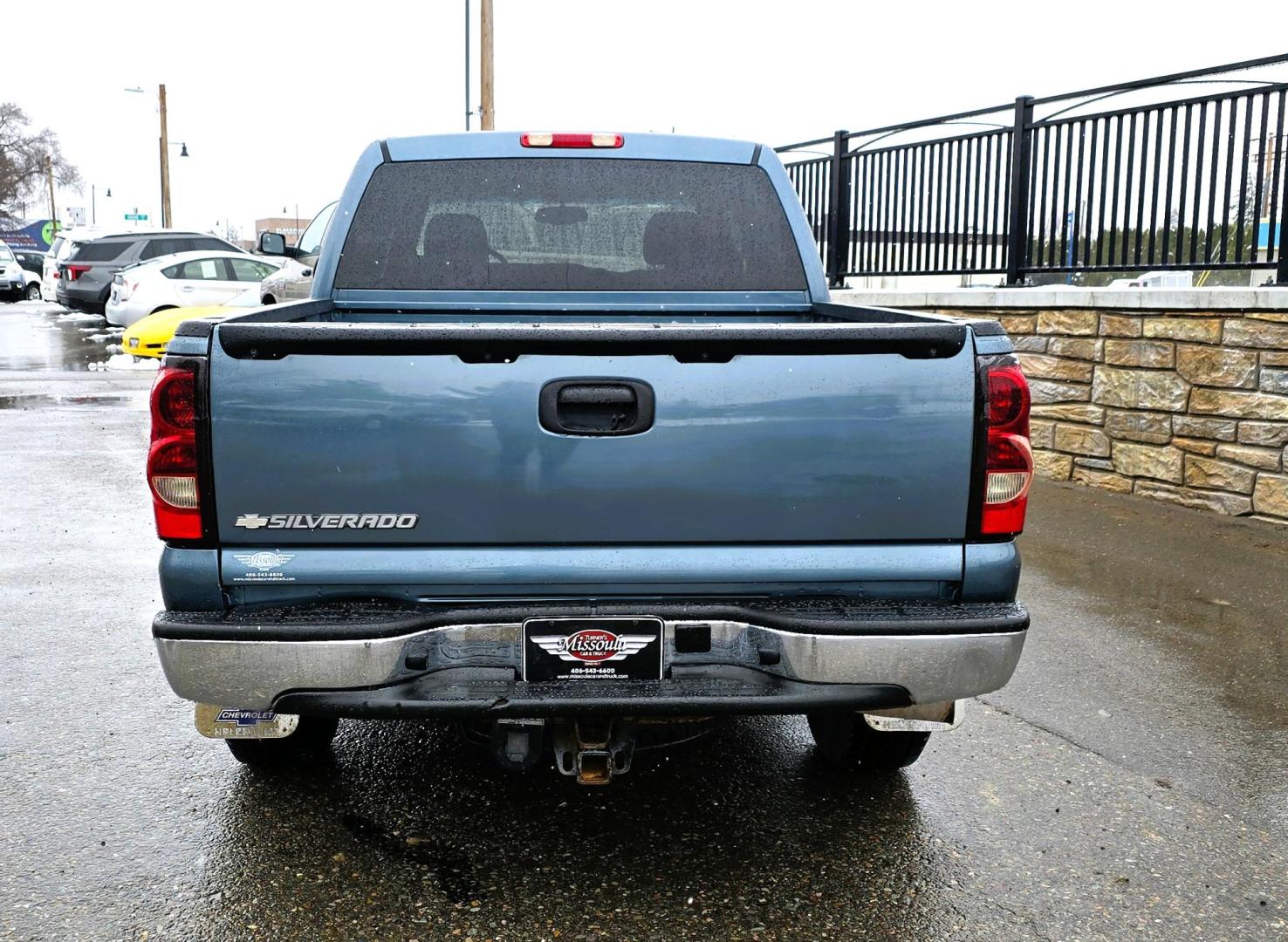 2006 Blue /Gray Chevrolet Silverado 1500 LS2 Crew Cab 4WD (2GCEK13T961) with an 5.3L V8 OHV 16V engine, 4-Speed Automatic Overdrive transmission, located at 450 N Russell, Missoula, MT, 59801, (406) 543-6600, 46.874496, -114.017433 - Very Nice 4WD Chevy with the Z71 Off-Road Package. 5.3L V8 Engine that has a 120K miles on it. Automatic Transmission. Power drivers Seat. Can Switch between 2WD, Auto 4WD and 4WD with a push of the button. Air Conditioning. Cruise Control. Power Windows and Locks. AM FM CD Player. Interior is very - Photo#8