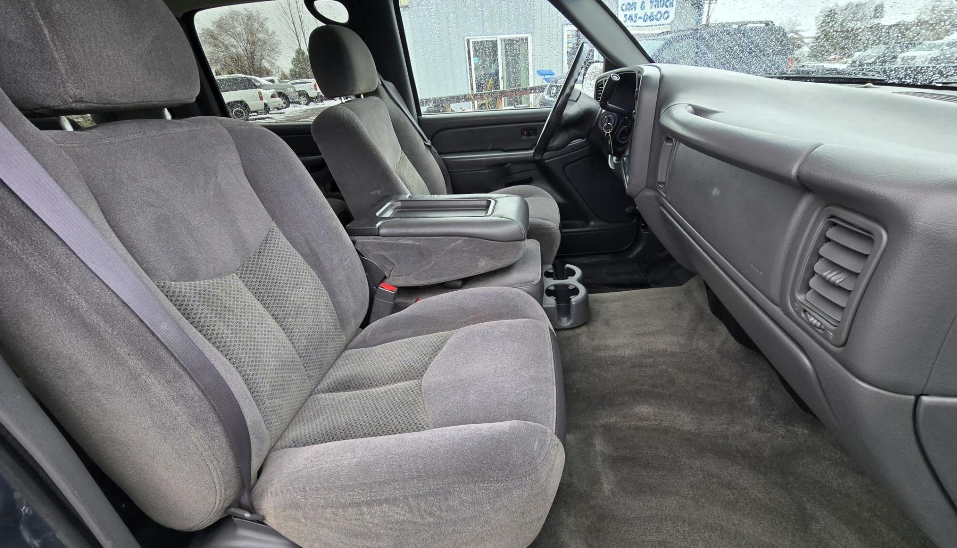 2006 Blue /Gray Chevrolet Silverado 1500 LS2 Crew Cab 4WD (2GCEK13T961) with an 5.3L V8 OHV 16V engine, 4-Speed Automatic Overdrive transmission, located at 450 N Russell, Missoula, MT, 59801, (406) 543-6600, 46.874496, -114.017433 - Very Nice 4WD Chevy with the Z71 Off-Road Package. 5.3L V8 Engine that has a 120K miles on it. Automatic Transmission. Power drivers Seat. Can Switch between 2WD, Auto 4WD and 4WD with a push of the button. Air Conditioning. Cruise Control. Power Windows and Locks. AM FM CD Player. Interior is very - Photo#10