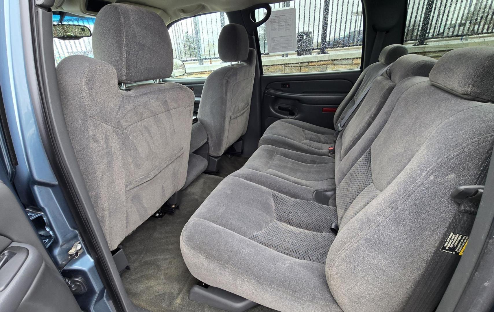 2006 Blue /Gray Chevrolet Silverado 1500 LS2 Crew Cab 4WD (2GCEK13T961) with an 5.3L V8 OHV 16V engine, 4-Speed Automatic Overdrive transmission, located at 450 N Russell, Missoula, MT, 59801, (406) 543-6600, 46.874496, -114.017433 - Very Nice 4WD Chevy with the Z71 Off-Road Package. 5.3L V8 Engine that has a 120K miles on it. Automatic Transmission. Power drivers Seat. Can Switch between 2WD, Auto 4WD and 4WD with a push of the button. Air Conditioning. Cruise Control. Power Windows and Locks. AM FM CD Player. Interior is very - Photo#12