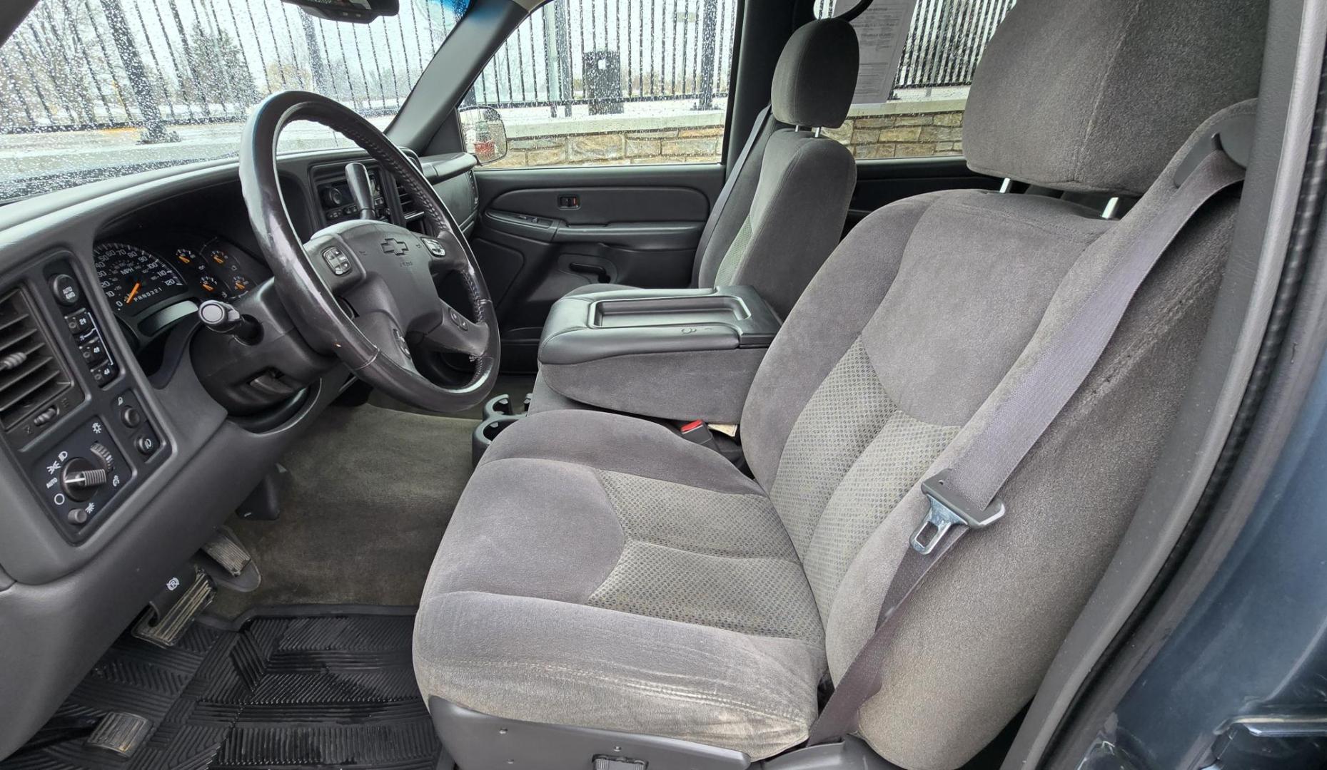 2006 Blue /Gray Chevrolet Silverado 1500 LS2 Crew Cab 4WD (2GCEK13T961) with an 5.3L V8 OHV 16V engine, 4-Speed Automatic Overdrive transmission, located at 450 N Russell, Missoula, MT, 59801, (406) 543-6600, 46.874496, -114.017433 - Very Nice 4WD Chevy with the Z71 Off-Road Package. 5.3L V8 Engine that has a 120K miles on it. Automatic Transmission. Power drivers Seat. Can Switch between 2WD, Auto 4WD and 4WD with a push of the button. Air Conditioning. Cruise Control. Power Windows and Locks. AM FM CD Player. Interior is very - Photo#13