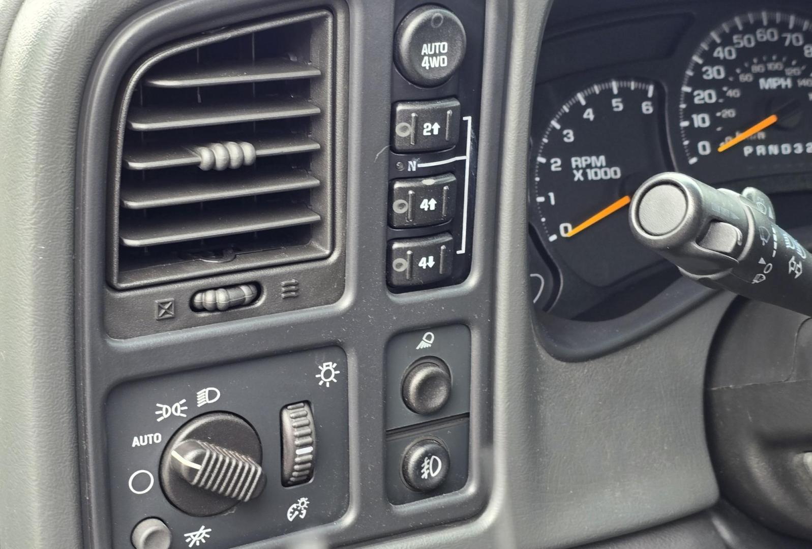 2006 Blue /Gray Chevrolet Silverado 1500 LS2 Crew Cab 4WD (2GCEK13T961) with an 5.3L V8 OHV 16V engine, 4-Speed Automatic Overdrive transmission, located at 450 N Russell, Missoula, MT, 59801, (406) 543-6600, 46.874496, -114.017433 - Very Nice 4WD Chevy with the Z71 Off-Road Package. 5.3L V8 Engine that has a 120K miles on it. Automatic Transmission. Power drivers Seat. Can Switch between 2WD, Auto 4WD and 4WD with a push of the button. Air Conditioning. Cruise Control. Power Windows and Locks. AM FM CD Player. Interior is very - Photo#14