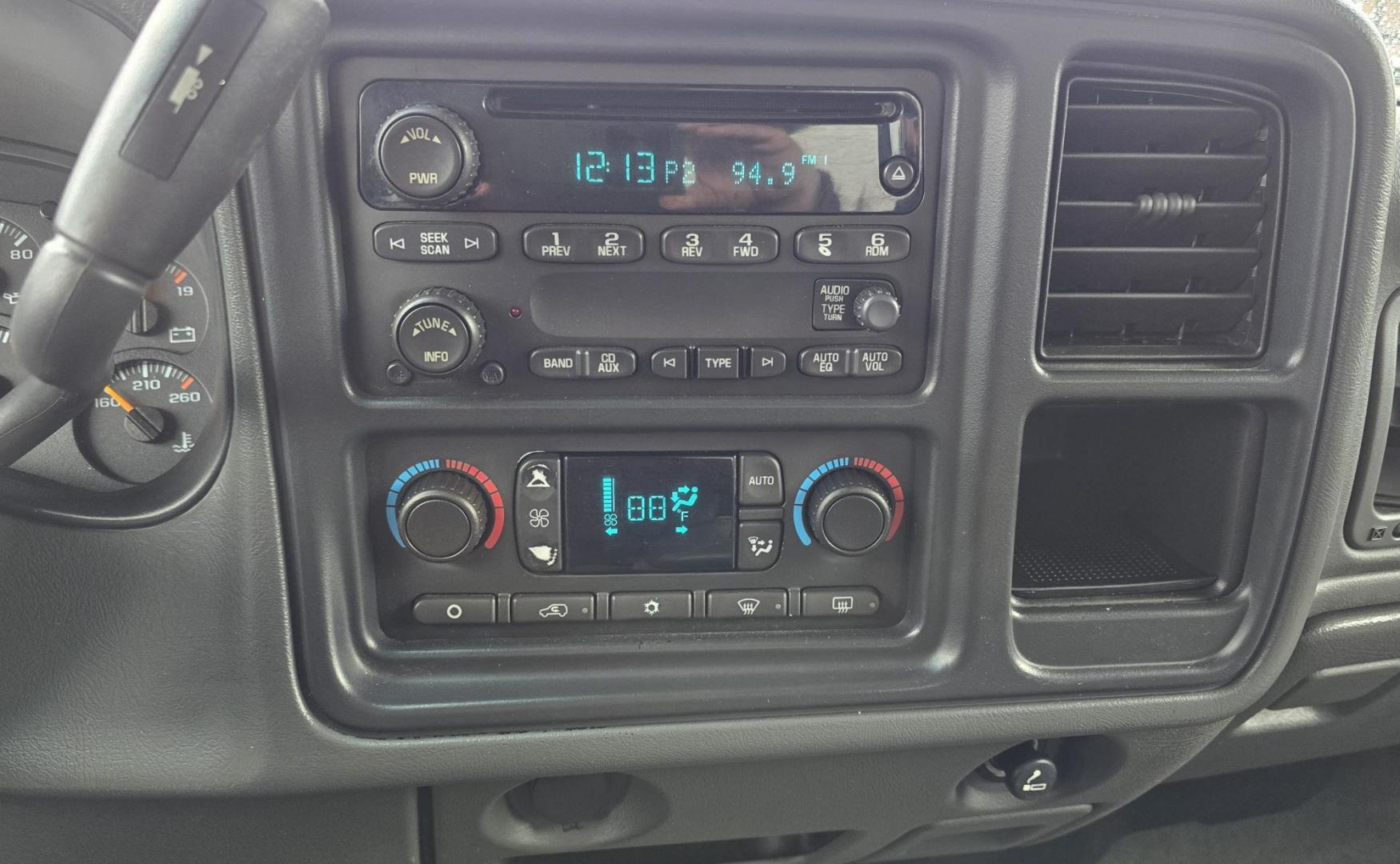 2006 Blue /Gray Chevrolet Silverado 1500 LS2 Crew Cab 4WD (2GCEK13T961) with an 5.3L V8 OHV 16V engine, 4-Speed Automatic Overdrive transmission, located at 450 N Russell, Missoula, MT, 59801, (406) 543-6600, 46.874496, -114.017433 - Very Nice 4WD Chevy with the Z71 Off-Road Package. 5.3L V8 Engine that has a 120K miles on it. Automatic Transmission. Power drivers Seat. Can Switch between 2WD, Auto 4WD and 4WD with a push of the button. Air Conditioning. Cruise Control. Power Windows and Locks. AM FM CD Player. Interior is very - Photo#16