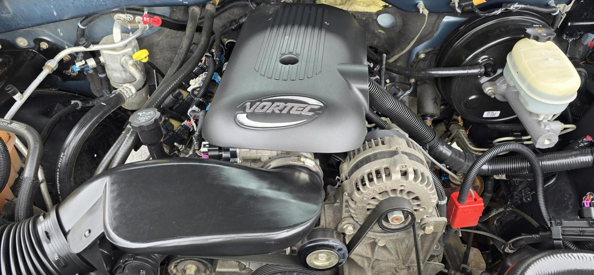 2006 Blue /Gray Chevrolet Silverado 1500 LS2 Crew Cab 4WD (2GCEK13T961) with an 5.3L V8 OHV 16V engine, 4-Speed Automatic Overdrive transmission, located at 450 N Russell, Missoula, MT, 59801, (406) 543-6600, 46.874496, -114.017433 - Very Nice 4WD Chevy with the Z71 Off-Road Package. 5.3L V8 Engine that has a 120K miles on it. Automatic Transmission. Power drivers Seat. Can Switch between 2WD, Auto 4WD and 4WD with a push of the button. Air Conditioning. Cruise Control. Power Windows and Locks. AM FM CD Player. Interior is very - Photo#17