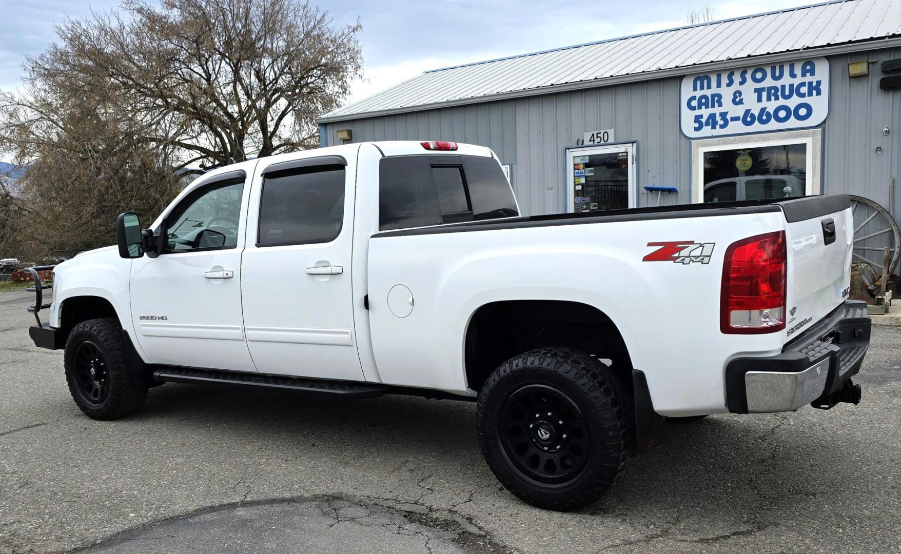 2013 White /Tan GMC Sierra 2500HD SLT Crew Cab 4WD (1GT121EG3DF) with an 6.0L V8 OHV 16V FFV engine, 6-Speed Automatic transmission, located at 450 N Russell, Missoula, MT, 59801, (406) 543-6600, 46.874496, -114.017433 - Very Clean 3/4 Ton 4WD Crewcab. Beefy 6.0L V8 Engine. 6 Speed Automatic Transmission. Power Heated Front Seats. Leather Seats. Navigation. Bluetooth Audio and Phone. AM FM CD Player. Backup Camera. Air. cruise. Tilt. Power Windows and Locks. Remote Start. Nice Custom Wheels. Grill Guard. Running Boa - Photo#7